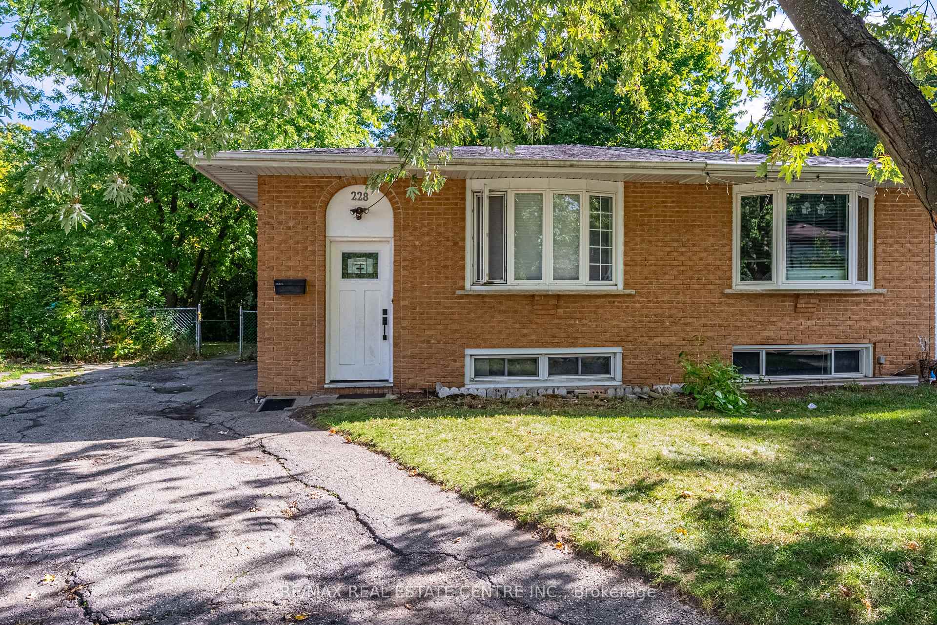 Photo 1 of 228 Ingleside Place, Kitchener — HOMEH