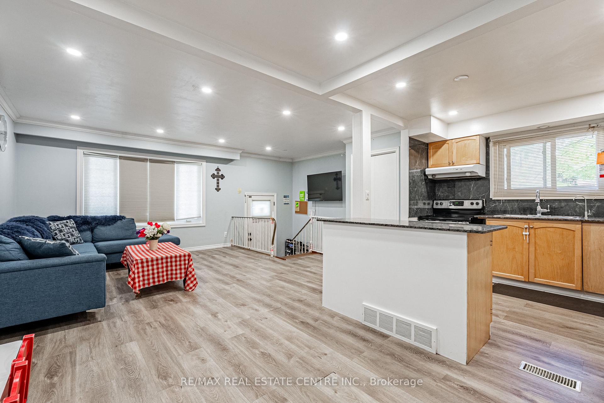 Photo 8 of 228 Ingleside Place, Kitchener — HOMEH