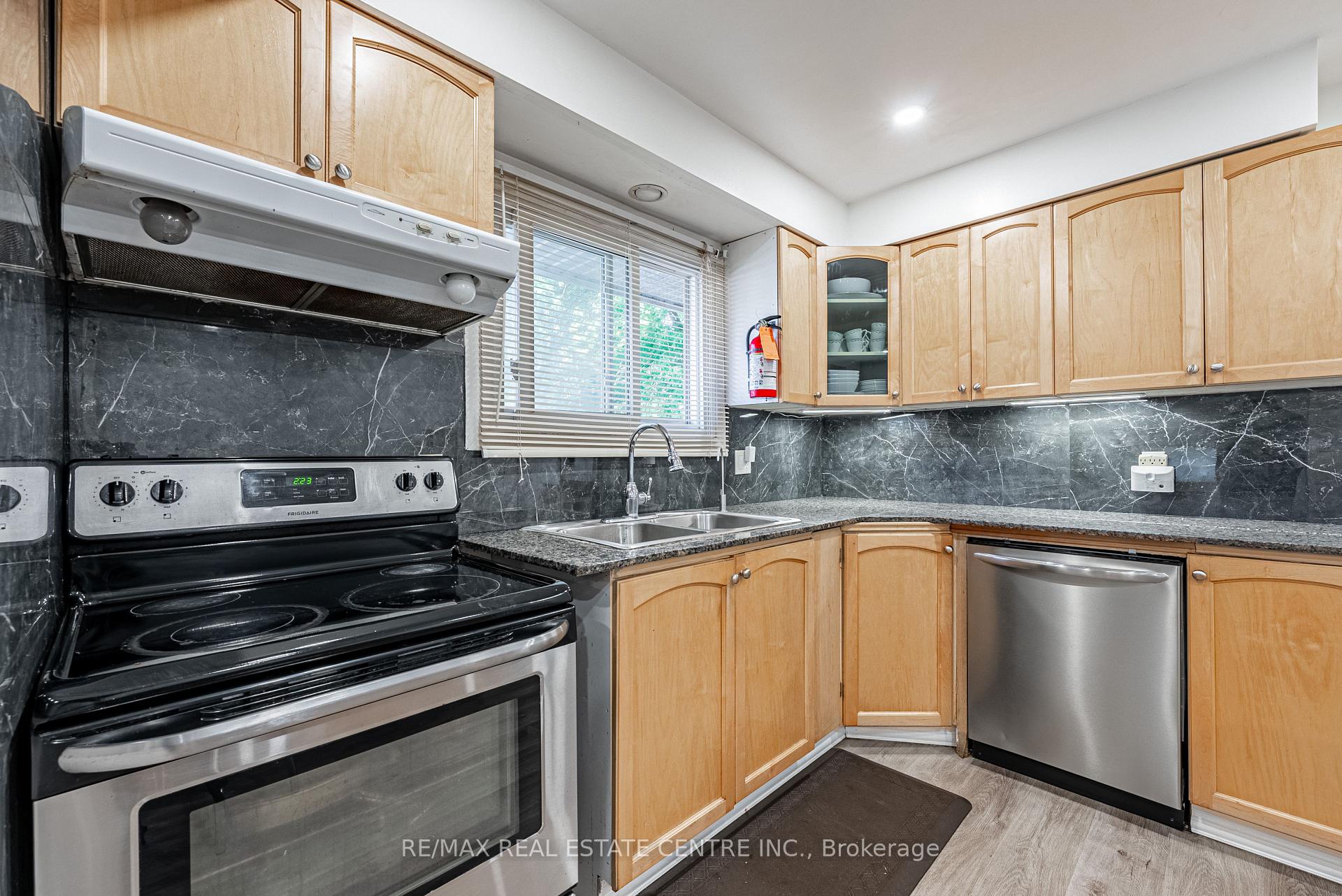 Photo 10 of 228 Ingleside Place, Kitchener — HOMEH