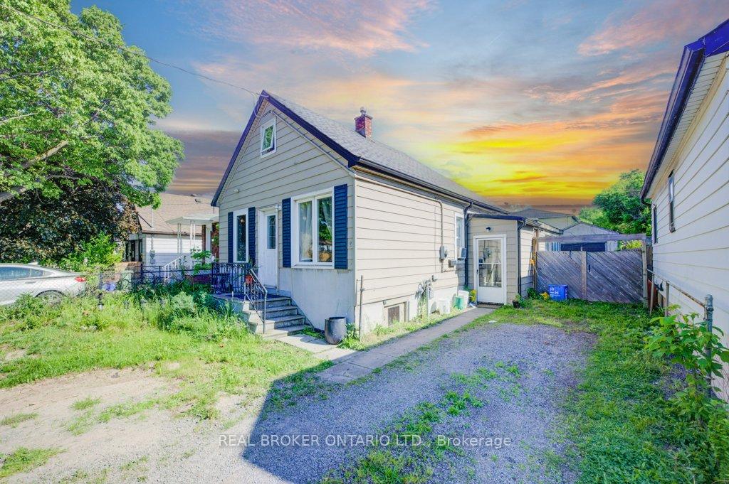 Photo 3 of 210 Grace Avenue, Hamilton, Parkview — HOMEH