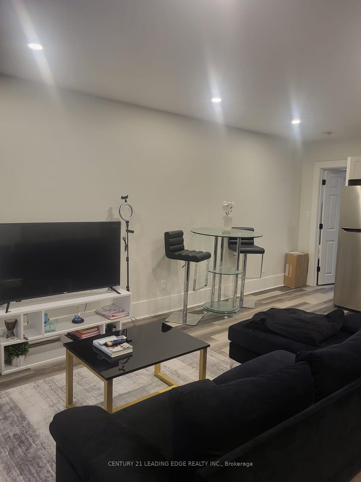 Photo 5 of Unit Apt 2, 316-318 Front Street, Belleville, Belleville Ward — HOMEH