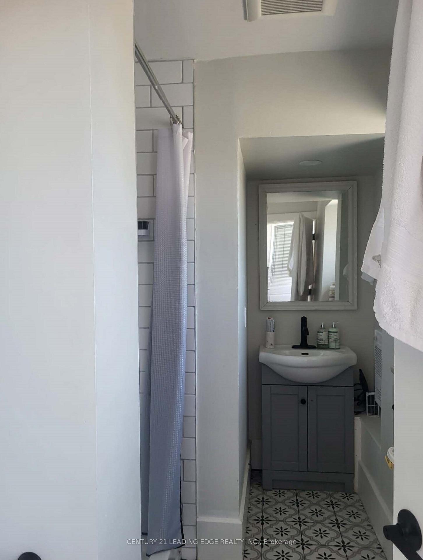 Photo 7 of Unit Apt 2, 316-318 Front Street, Belleville, Belleville Ward — HOMEH