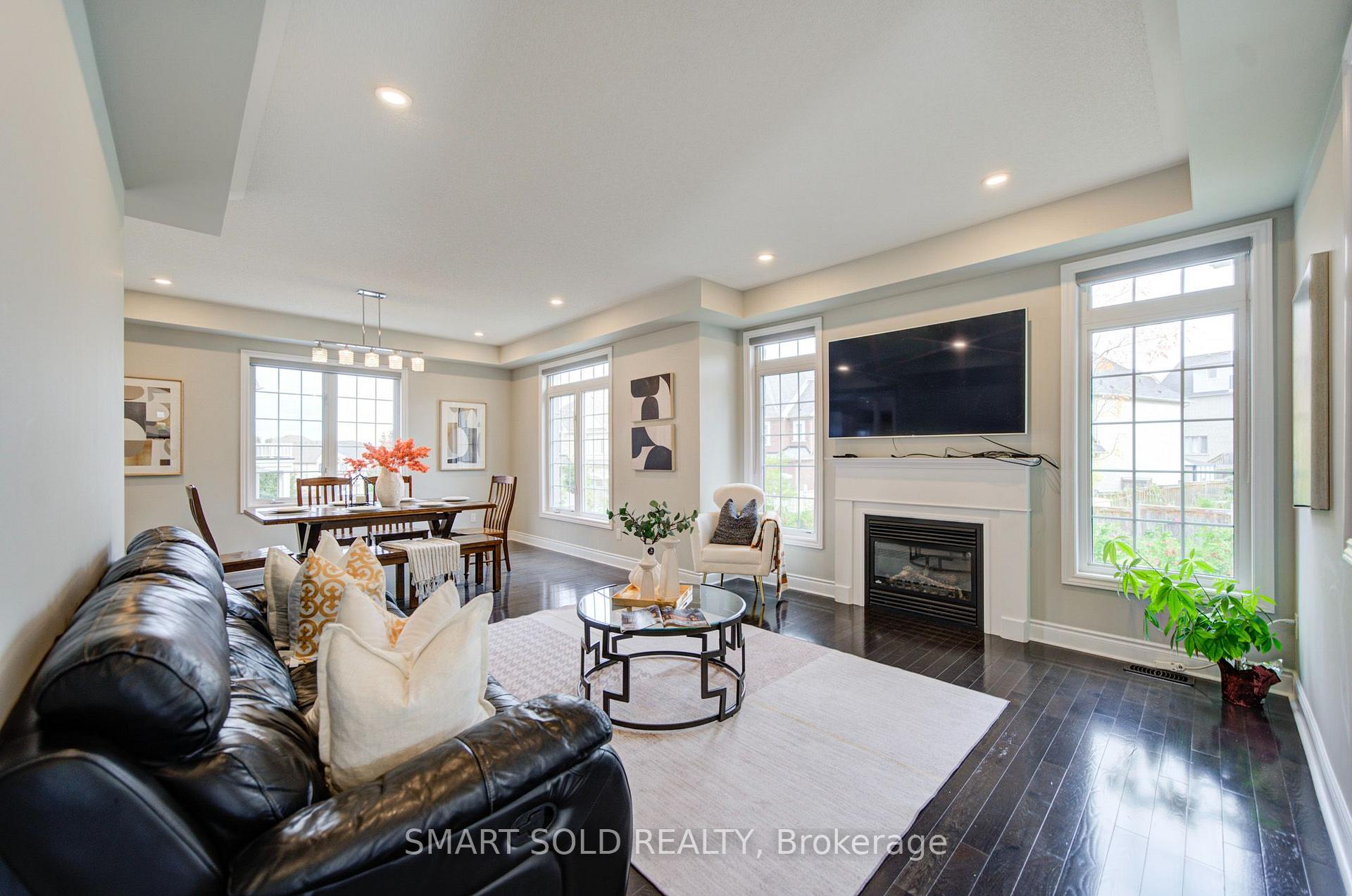 Photo 10 of 982 Wilbur Pipher Circle, Newmarket, Stonehaven-Wyndham — HOMEH