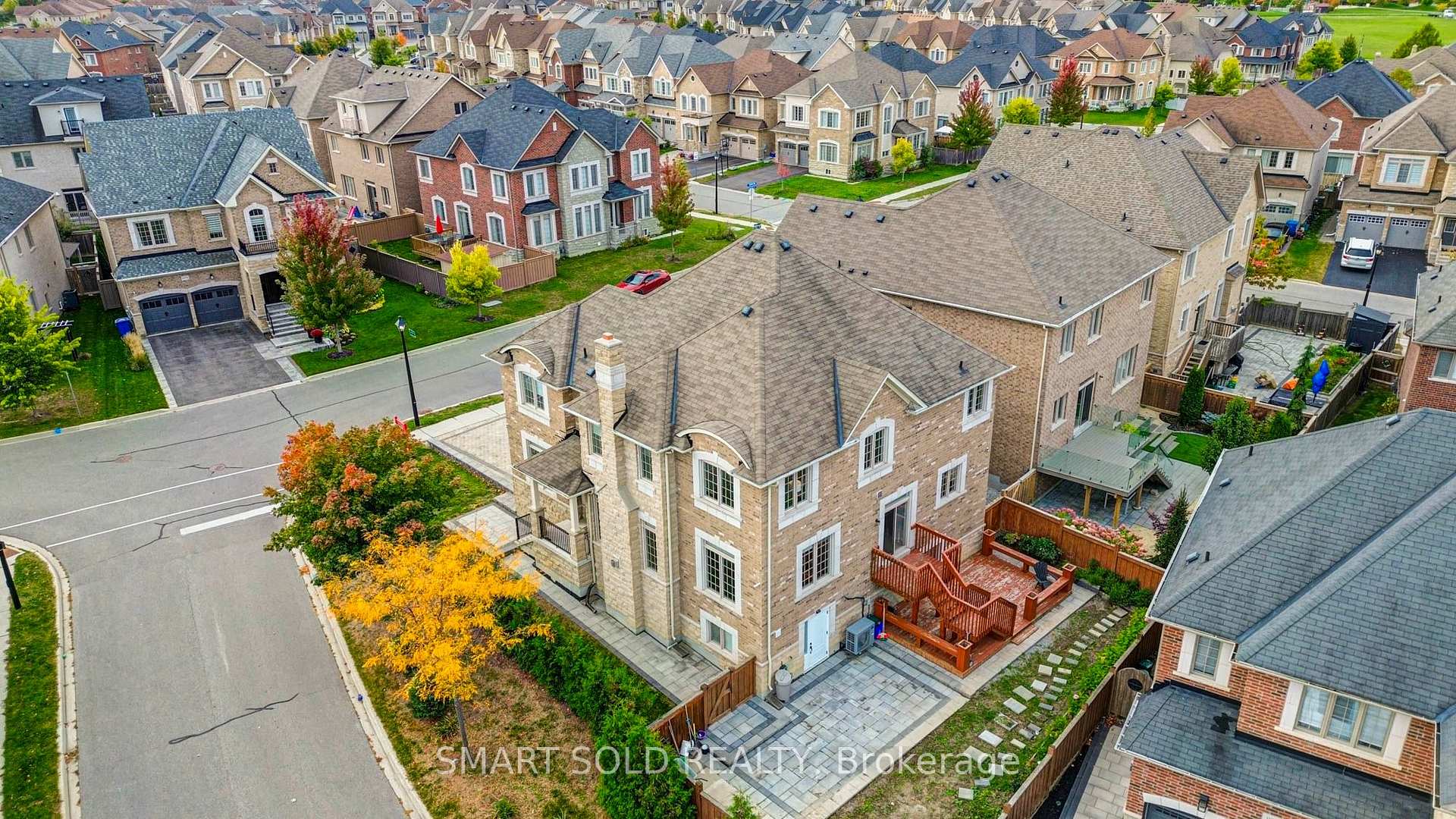 Photo 4 of 982 Wilbur Pipher Circle, Newmarket, Stonehaven-Wyndham — HOMEH
