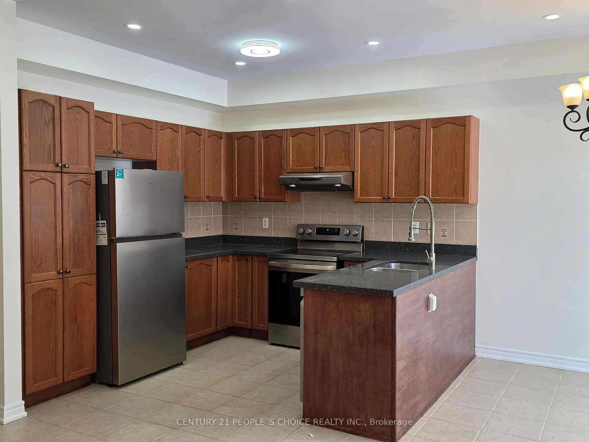 Photo 2 of Unit main floor, 26 Openbay Gardens, Brampton, Sandringham-Wellington — HOMEH