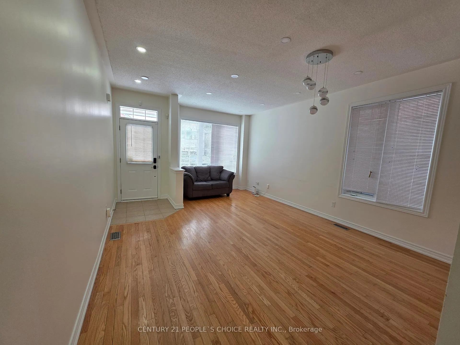 Photo 8 of Unit main floor, 26 Openbay Gardens, Brampton, Sandringham-Wellington — HOMEH