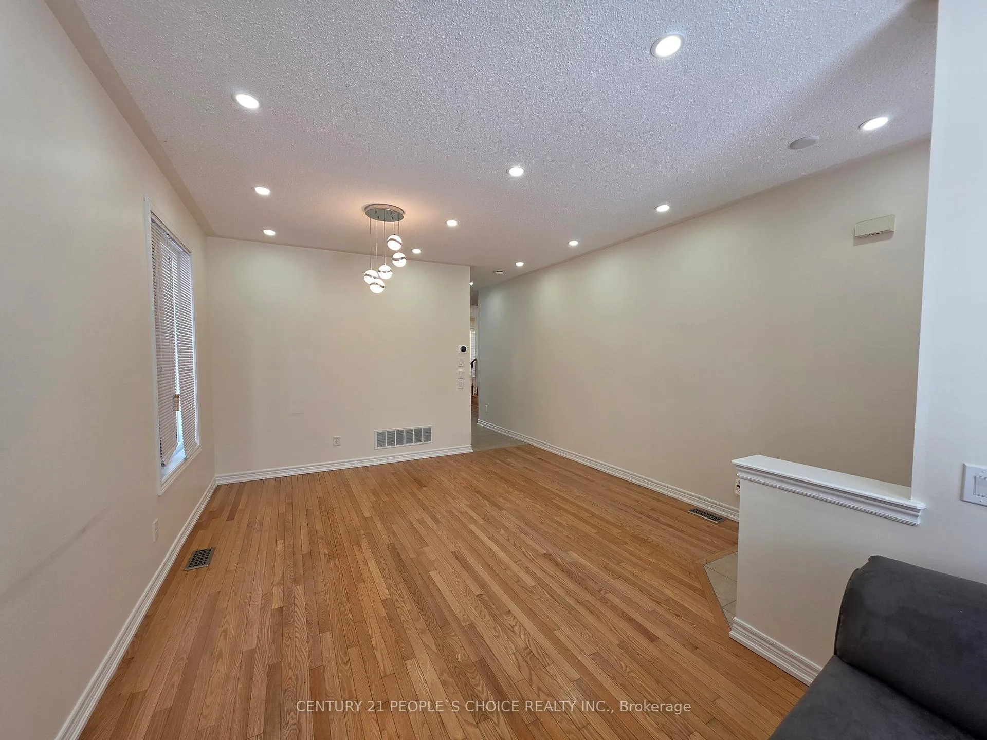 Photo 9 of Unit main floor, 26 Openbay Gardens, Brampton, Sandringham-Wellington — HOMEH
