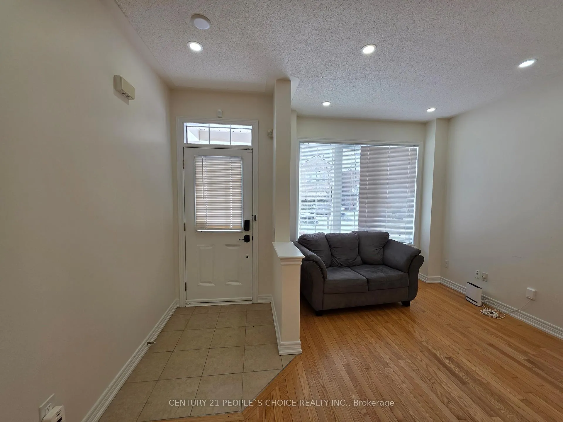 Photo 10 of Unit main floor, 26 Openbay Gardens, Brampton, Sandringham-Wellington — HOMEH