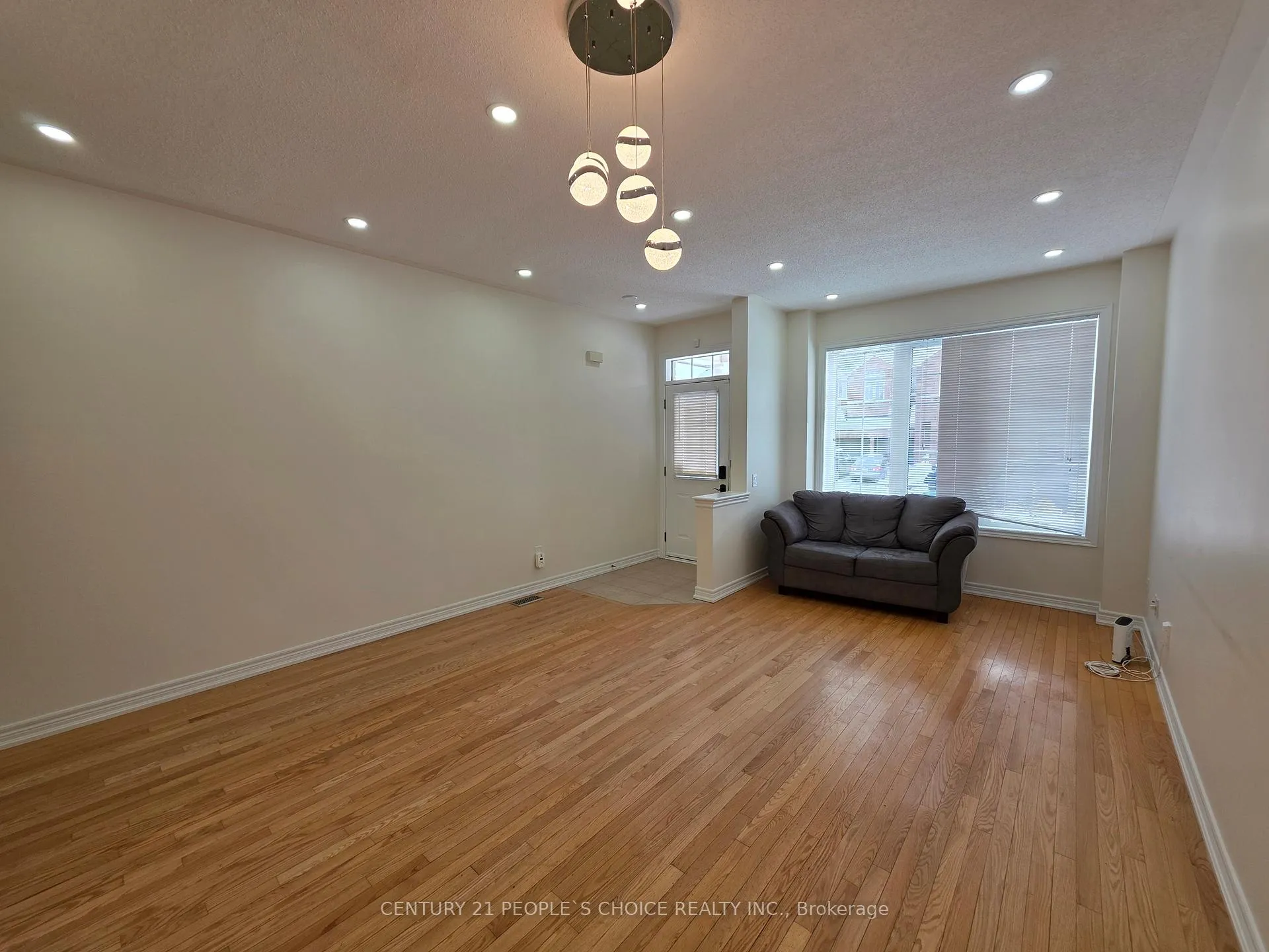 Photo 11 of Unit main floor, 26 Openbay Gardens, Brampton, Sandringham-Wellington — HOMEH
