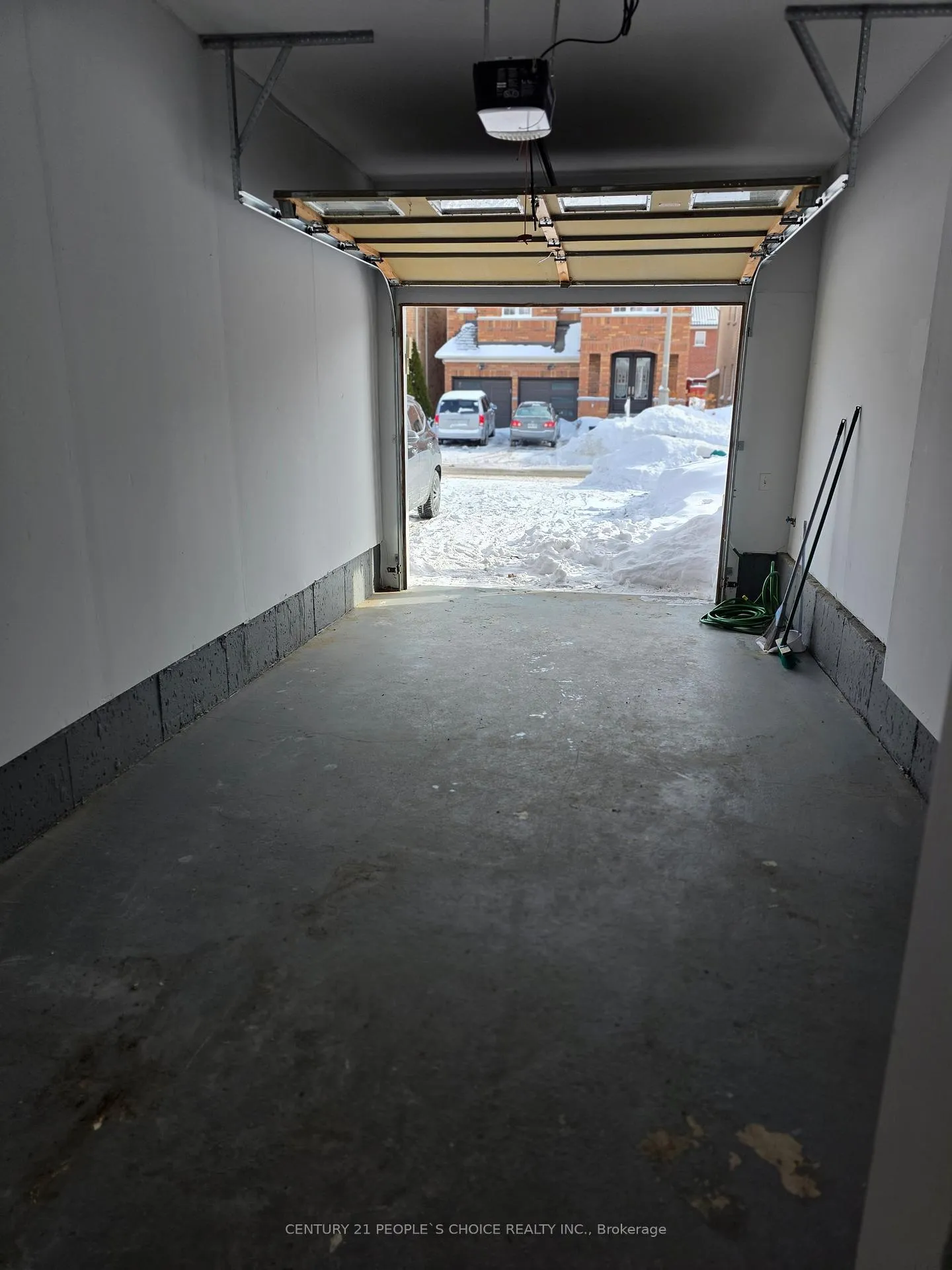 Photo 14 of Unit main floor, 26 Openbay Gardens, Brampton, Sandringham-Wellington — HOMEH