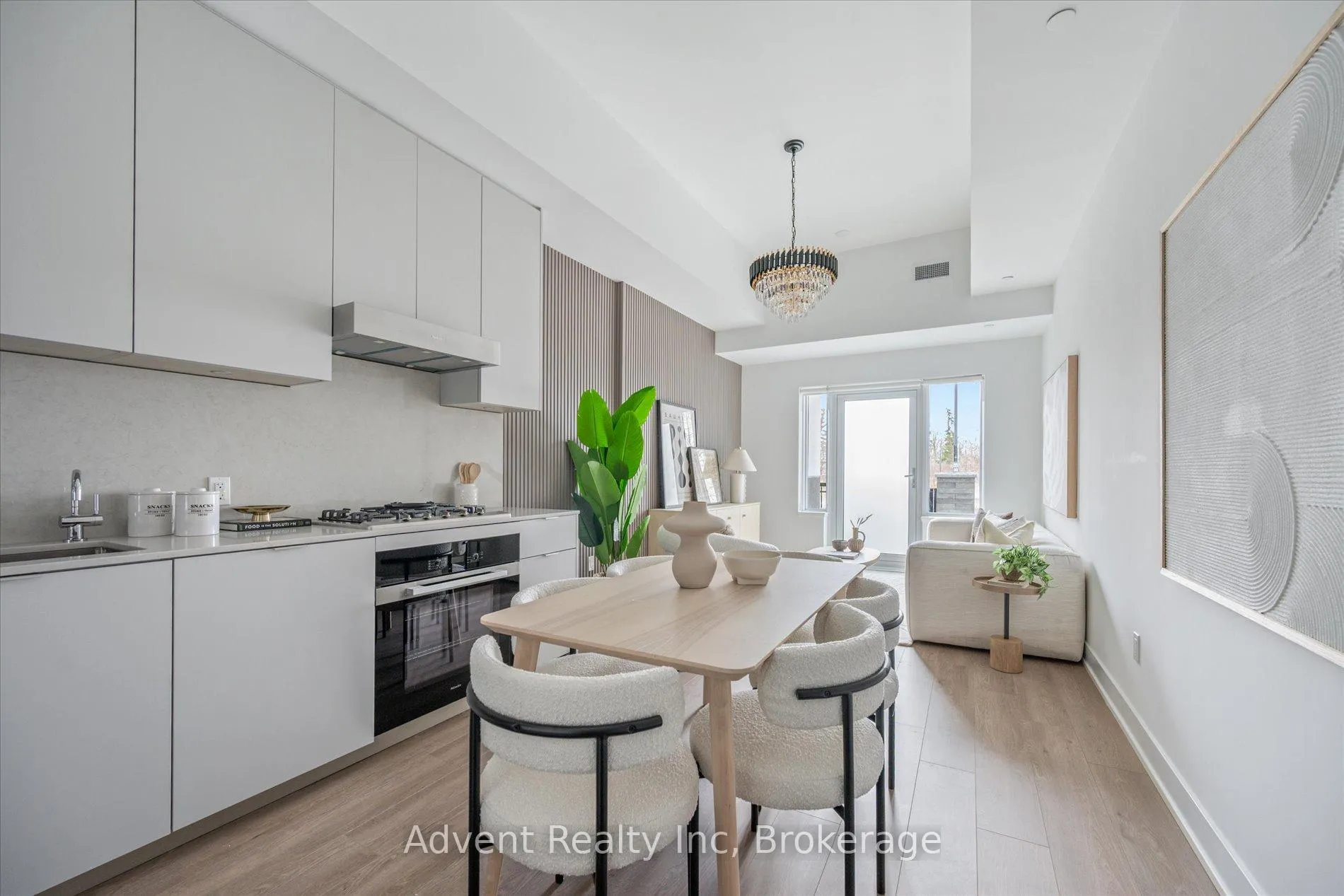 Photo 3 of Unit 132, 8 Cedarland Drive, Markham, Unionville — HOMEH