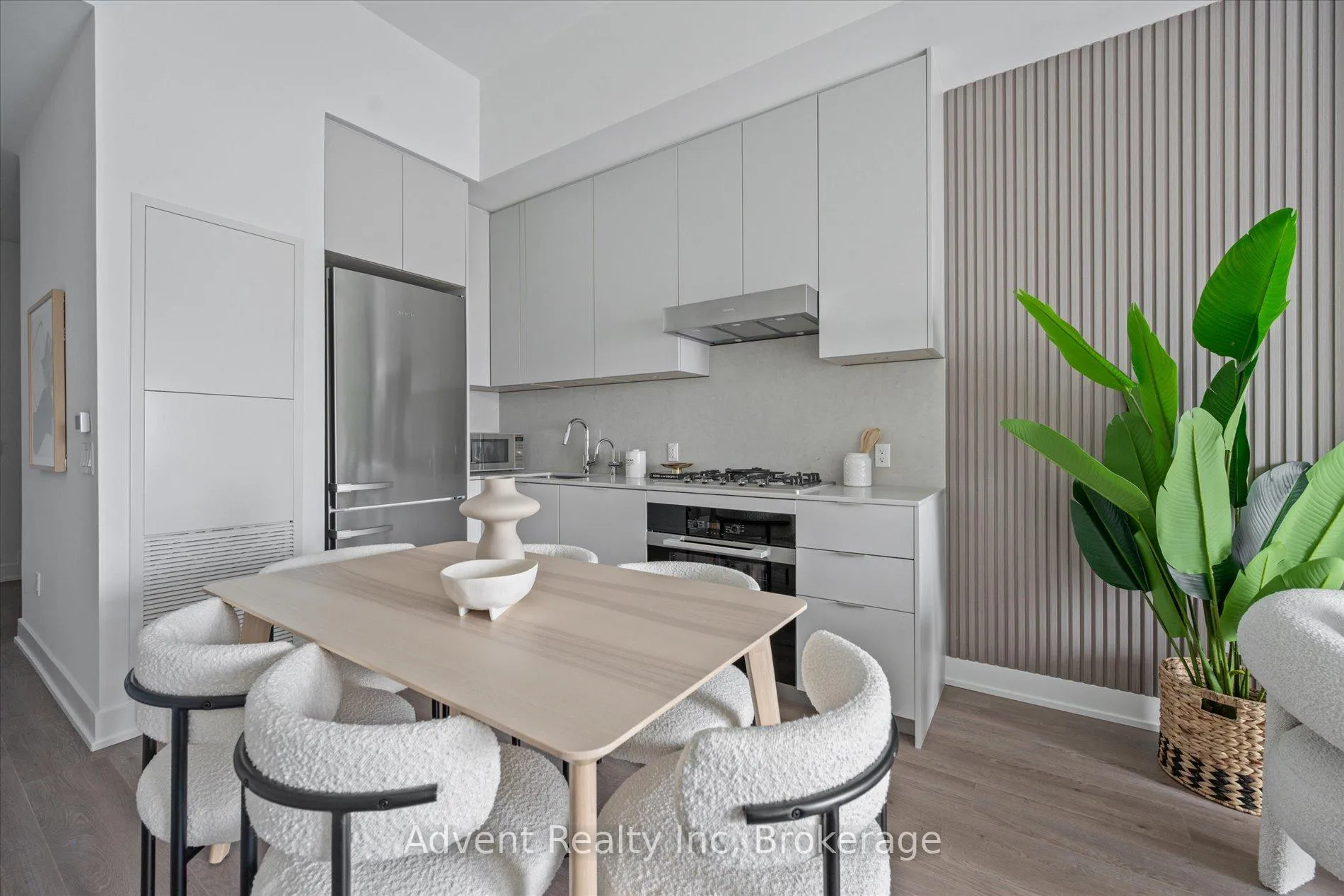 Photo 5 of Unit 132, 8 Cedarland Drive, Markham, Unionville — HOMEH