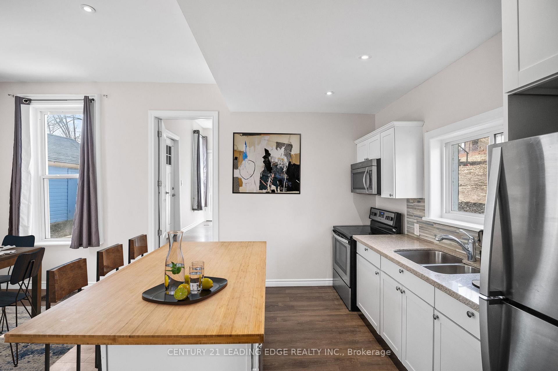 Photo 11 of 575 Stewart Street, Peterborough, Town Ward 3 — HOMEH