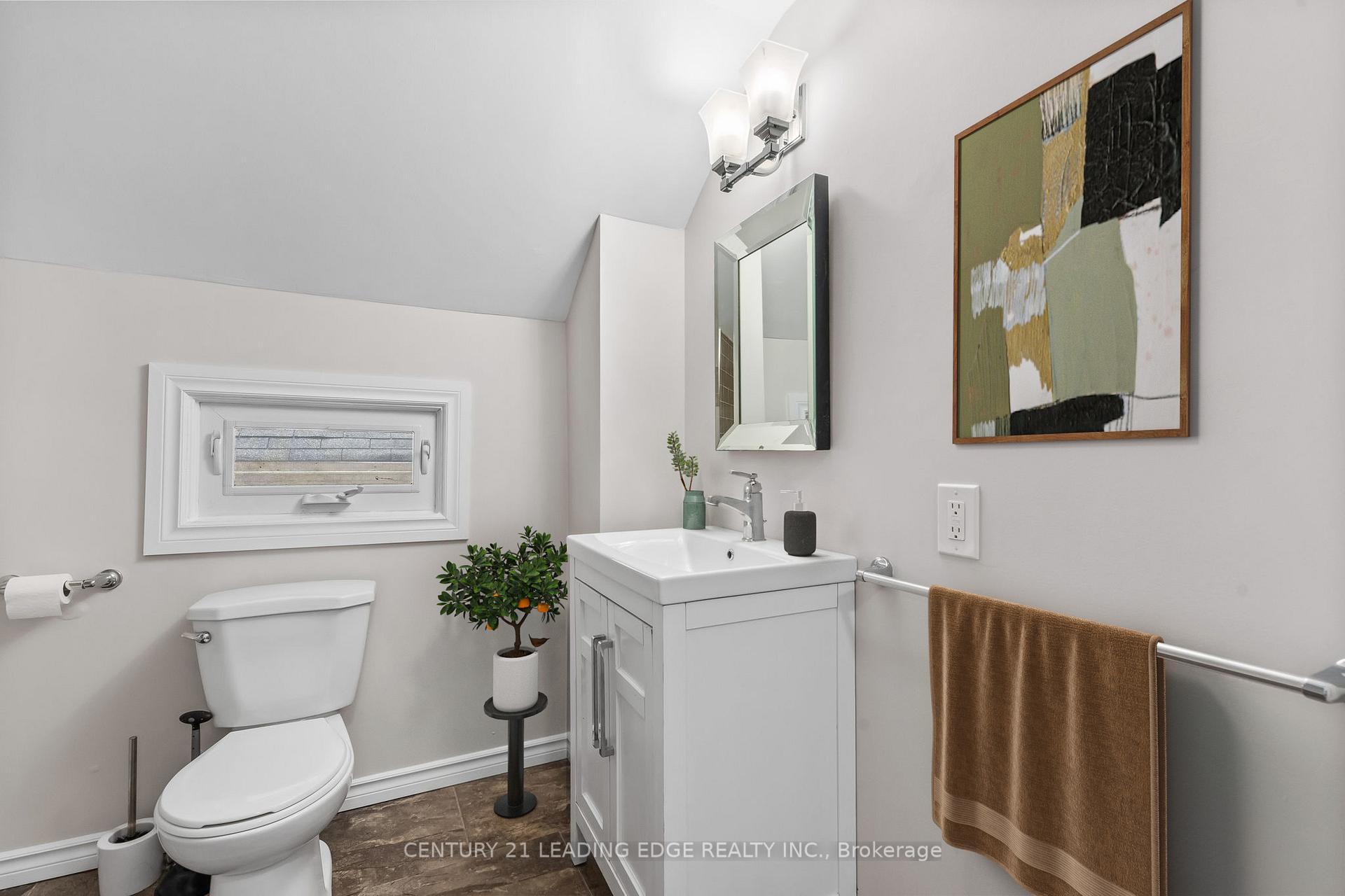 Photo 18 of 575 Stewart Street, Peterborough, Town Ward 3 — HOMEH