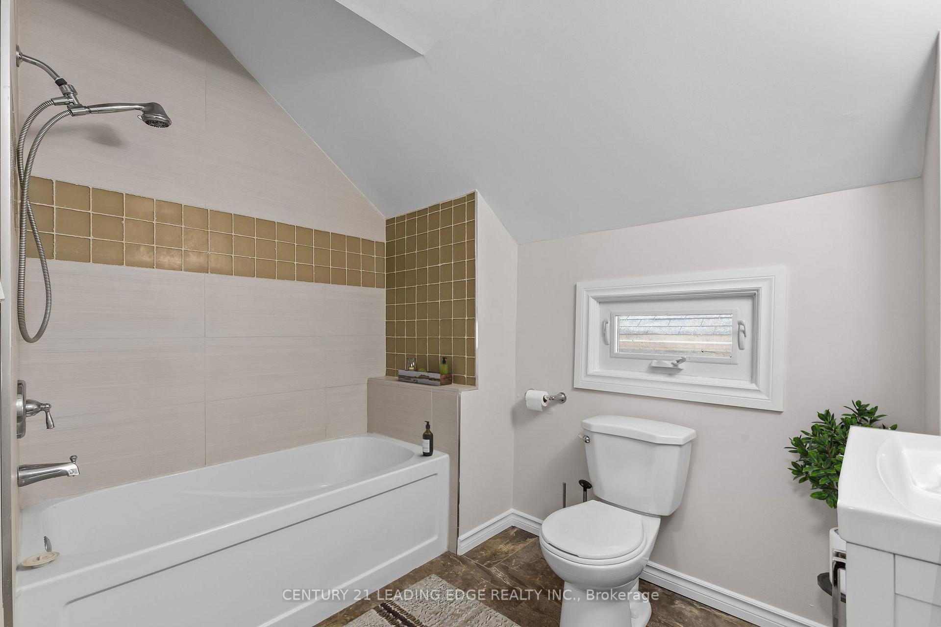Photo 19 of 575 Stewart Street, Peterborough, Town Ward 3 — HOMEH
