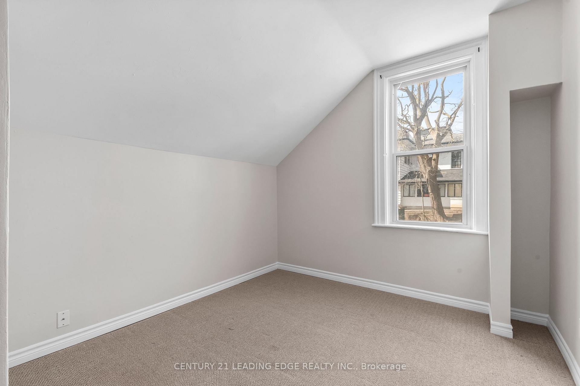 Photo 23 of 575 Stewart Street, Peterborough, Town Ward 3 — HOMEH