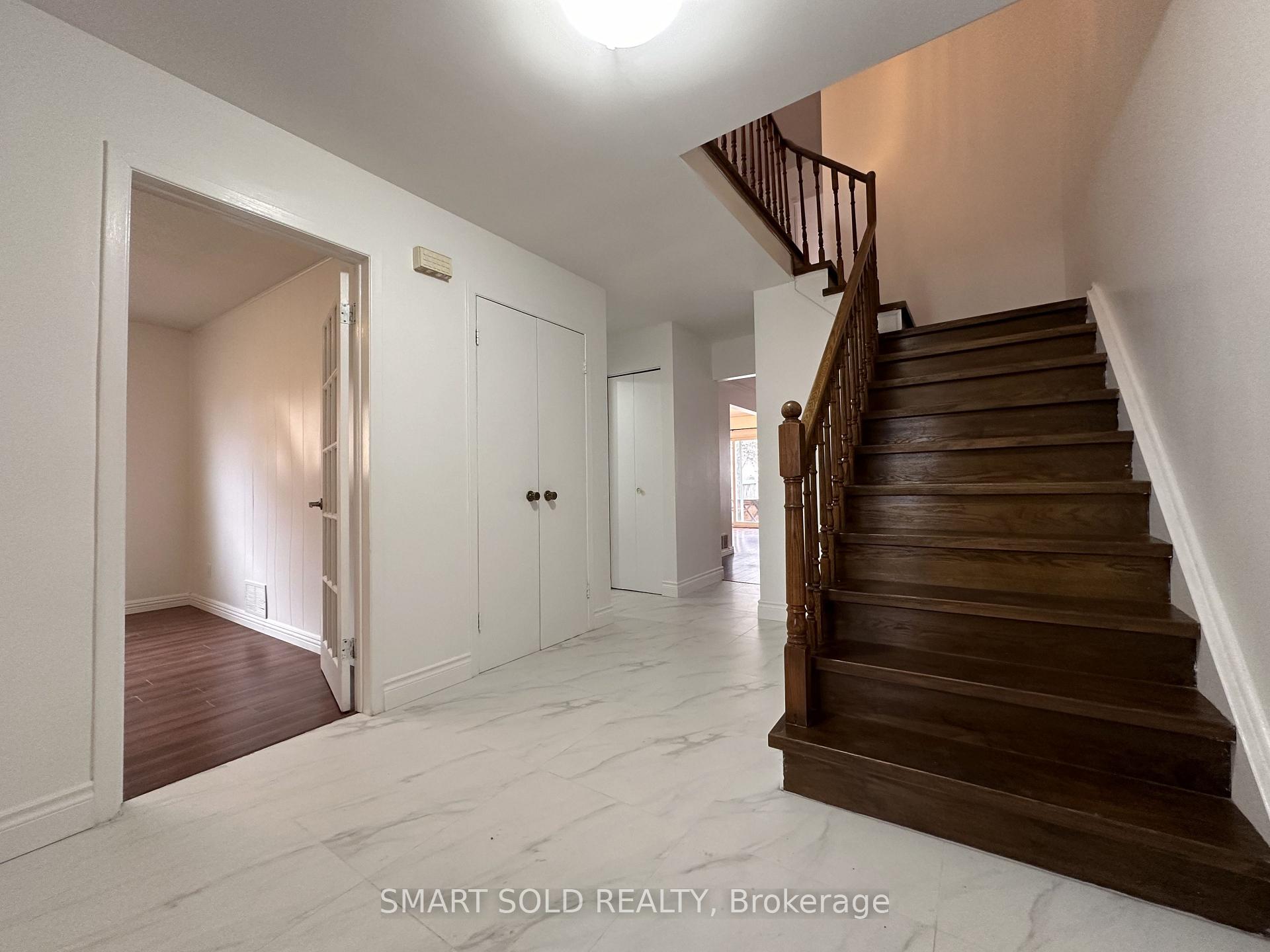 Photo 3 of 117 Micmac Crescent, North York, Henry Farm — HOMEH