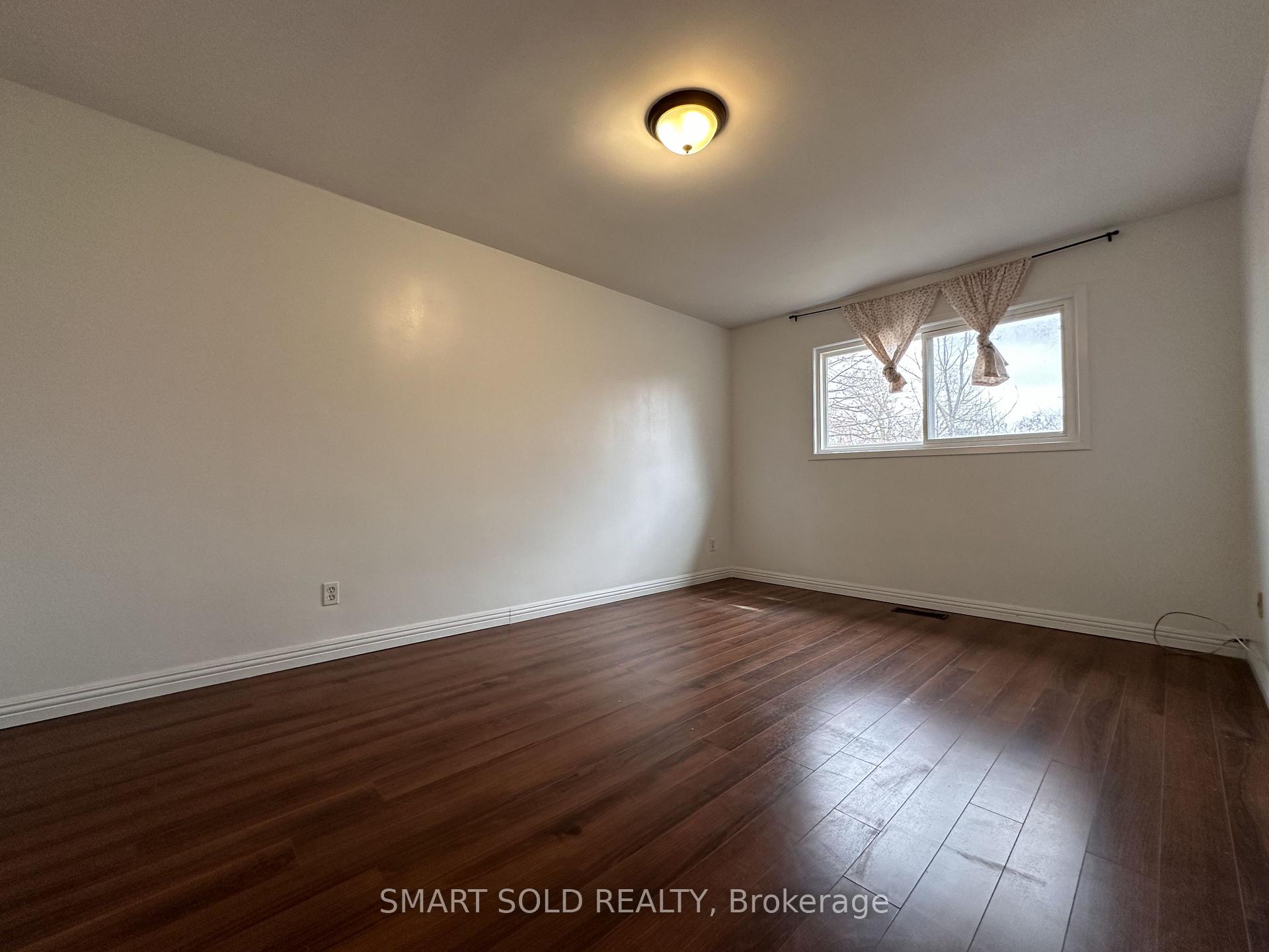 Photo 4 of 117 Micmac Crescent, North York, Henry Farm — HOMEH