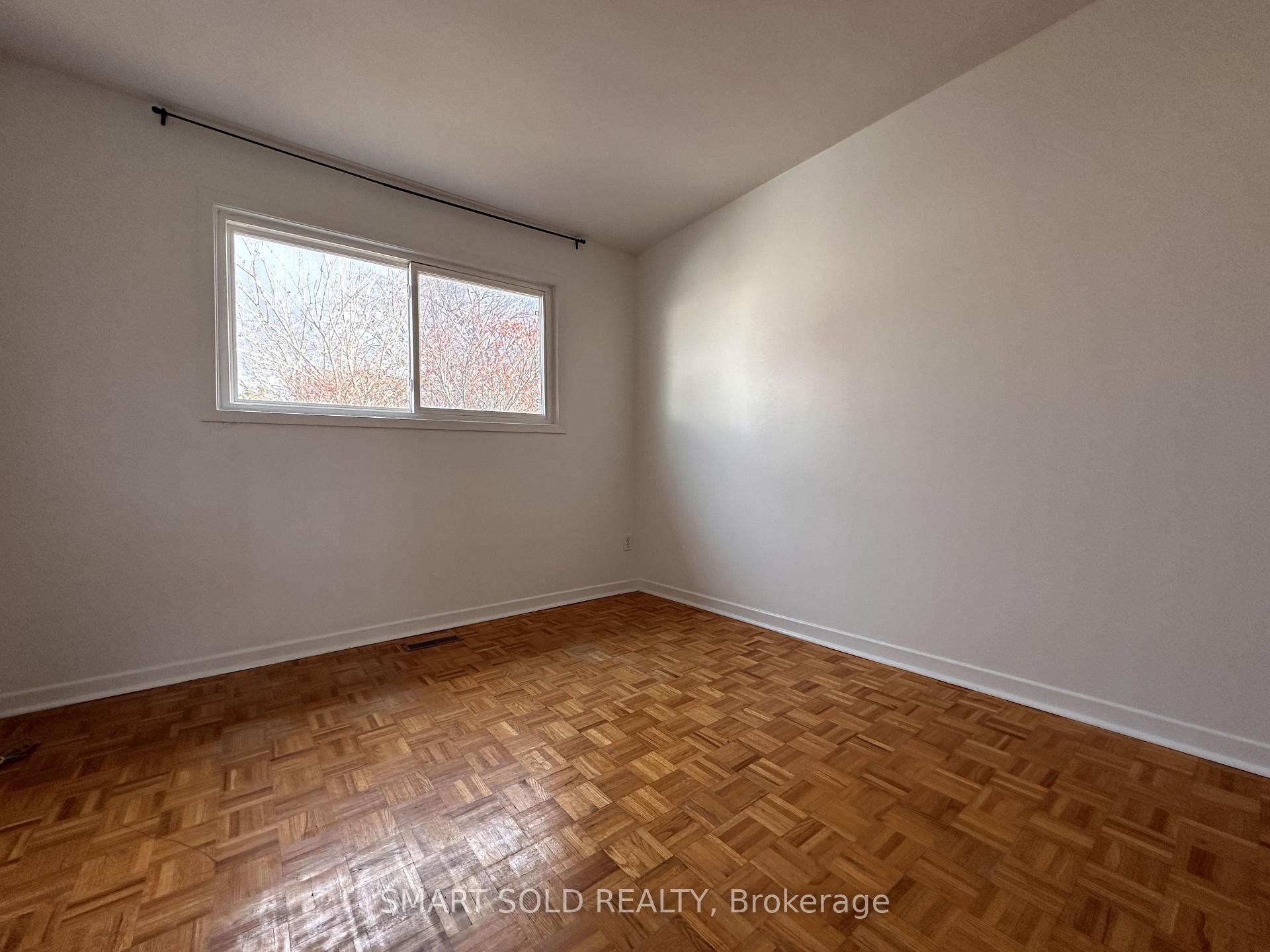 Photo 5 of 117 Micmac Crescent, North York, Henry Farm — HOMEH