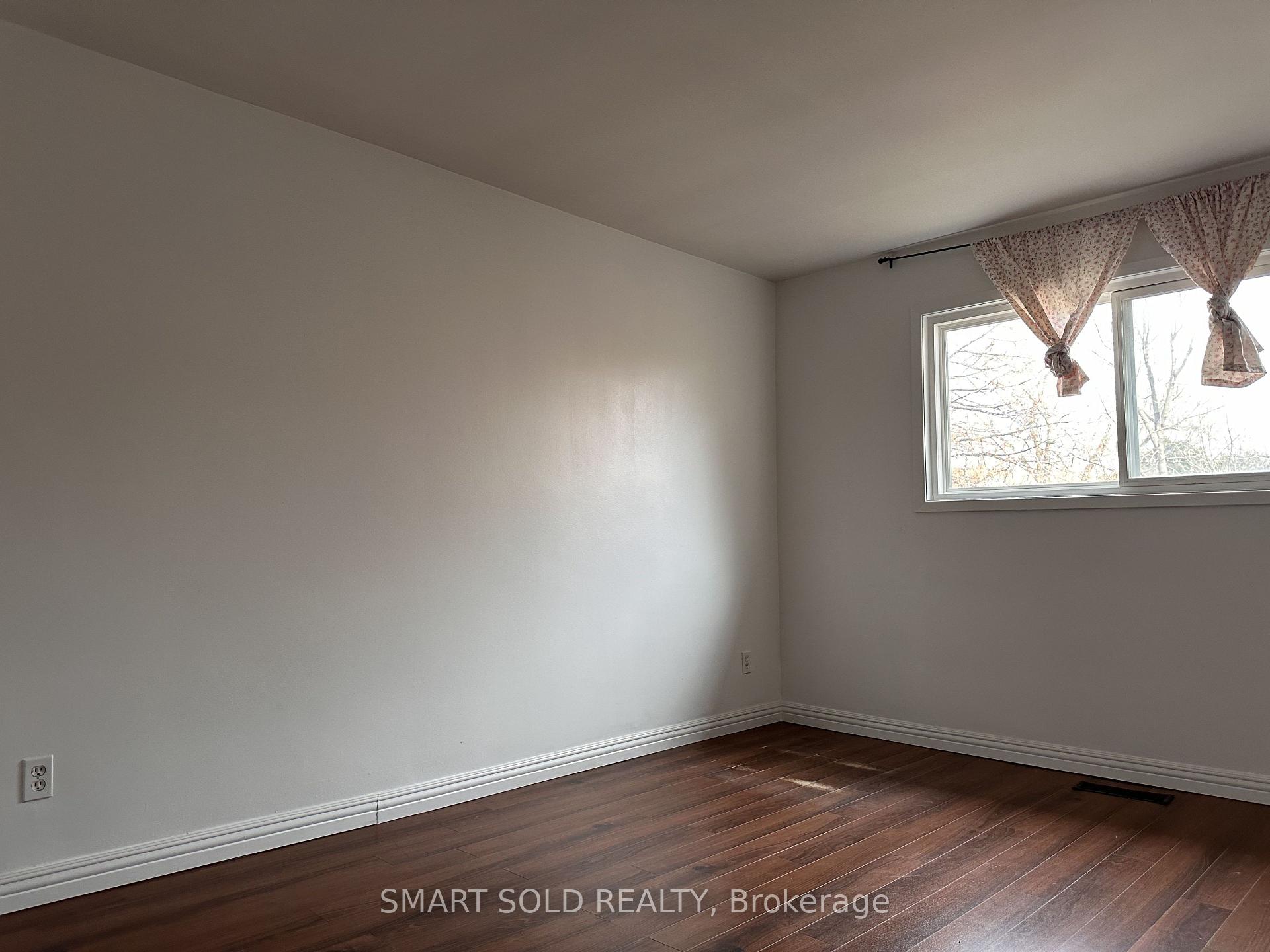 Photo 7 of 117 Micmac Crescent, North York, Henry Farm — HOMEH