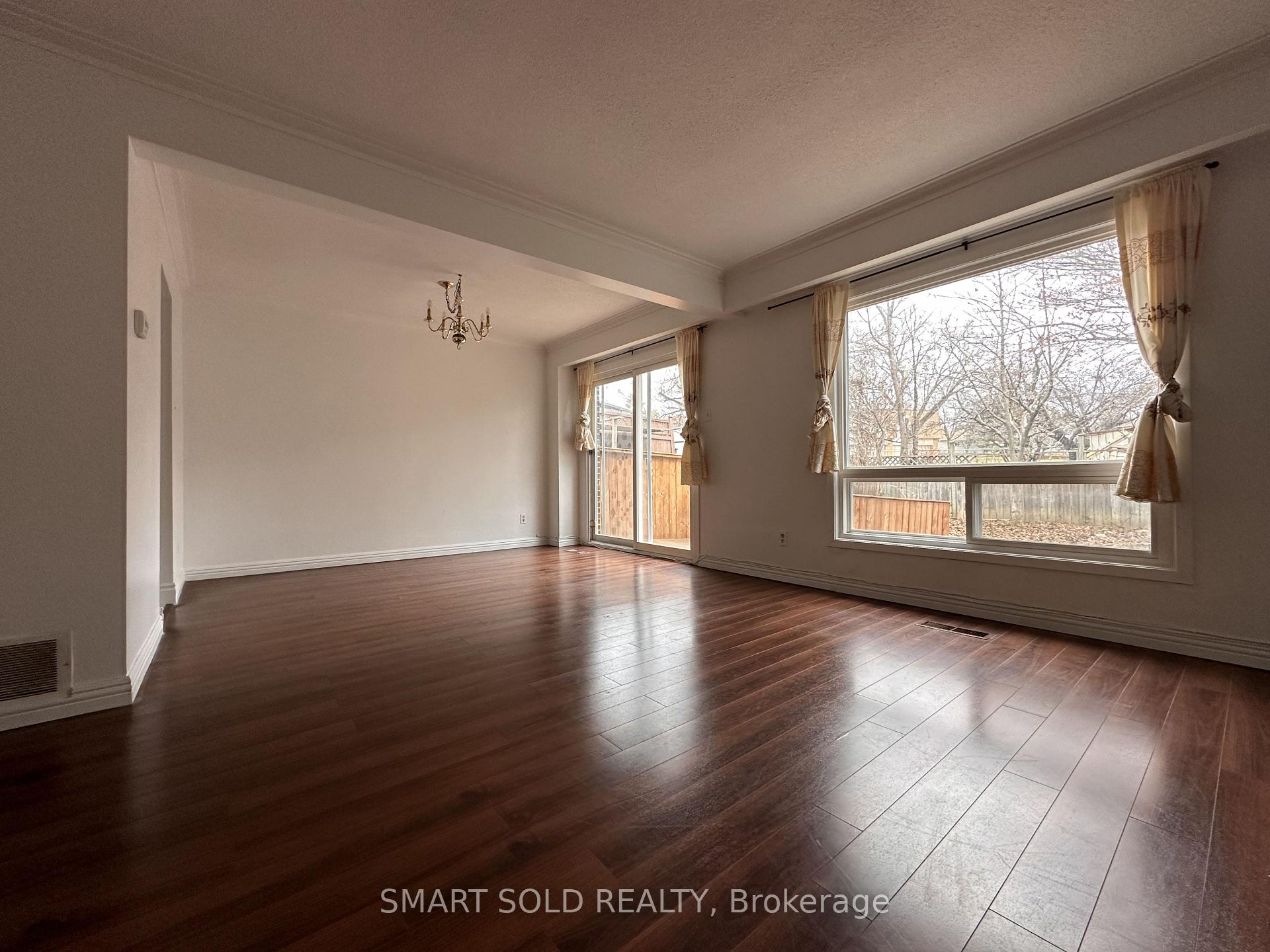 Photo 9 of 117 Micmac Crescent, North York, Henry Farm — HOMEH