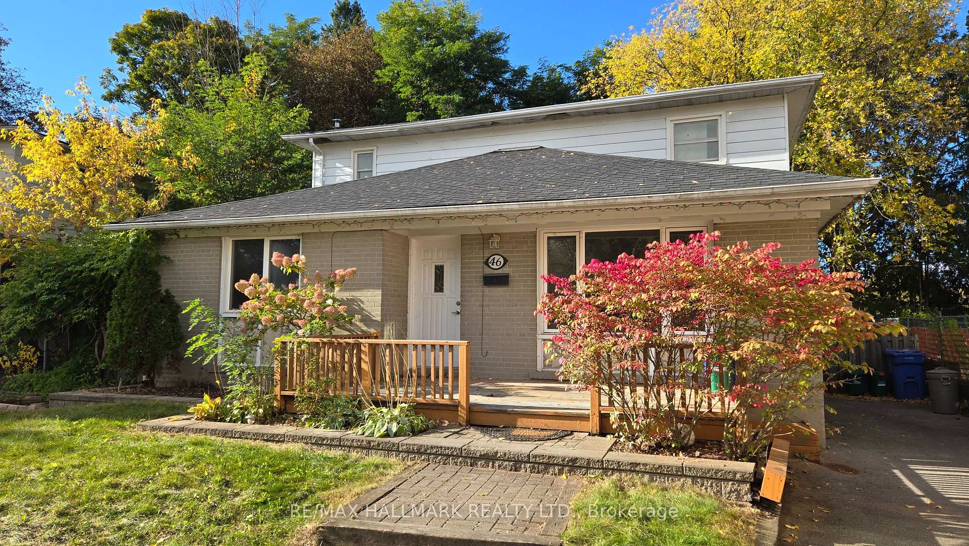 Photo 2 of 46 Collins Crescent, Aurora, Aurora Heights — HOMEH