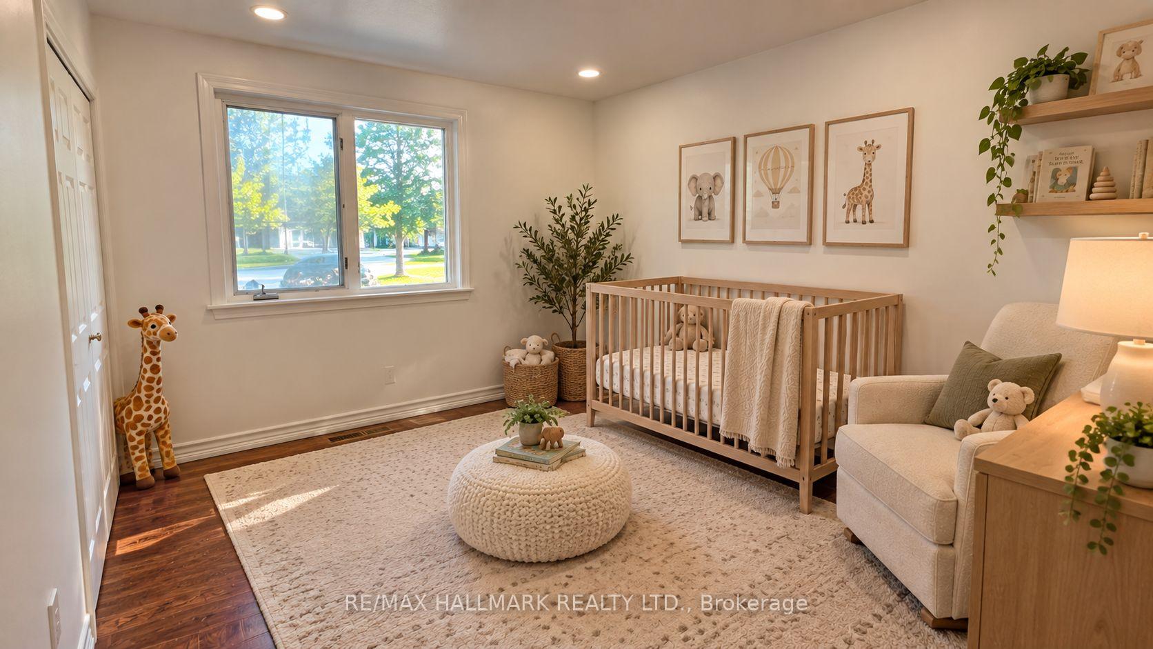 Photo 7 of 46 Collins Crescent, Aurora, Aurora Heights — HOMEH