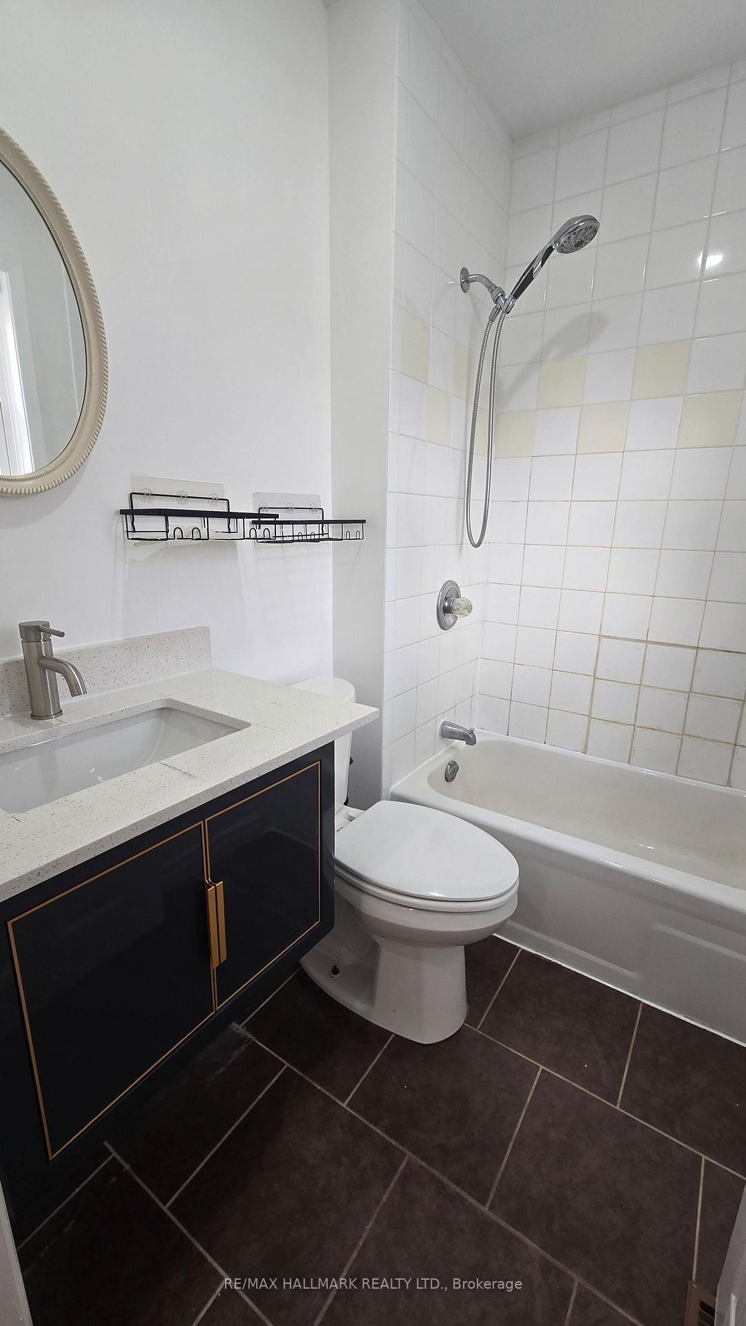 Photo 9 of 46 Collins Crescent, Aurora, Aurora Heights — HOMEH
