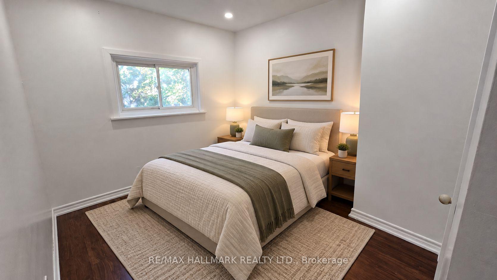 Photo 10 of 46 Collins Crescent, Aurora, Aurora Heights — HOMEH