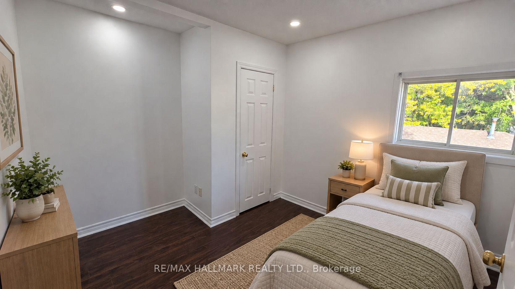 Photo 11 of 46 Collins Crescent, Aurora, Aurora Heights — HOMEH