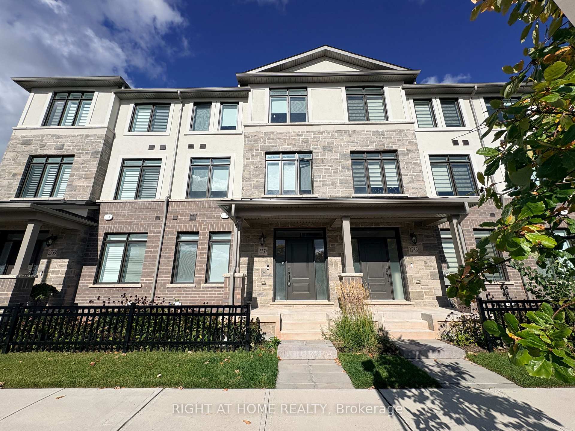Photo 1 of 2737 Westoak Trails Boulevard, Oakville, Westmount — HOMEH