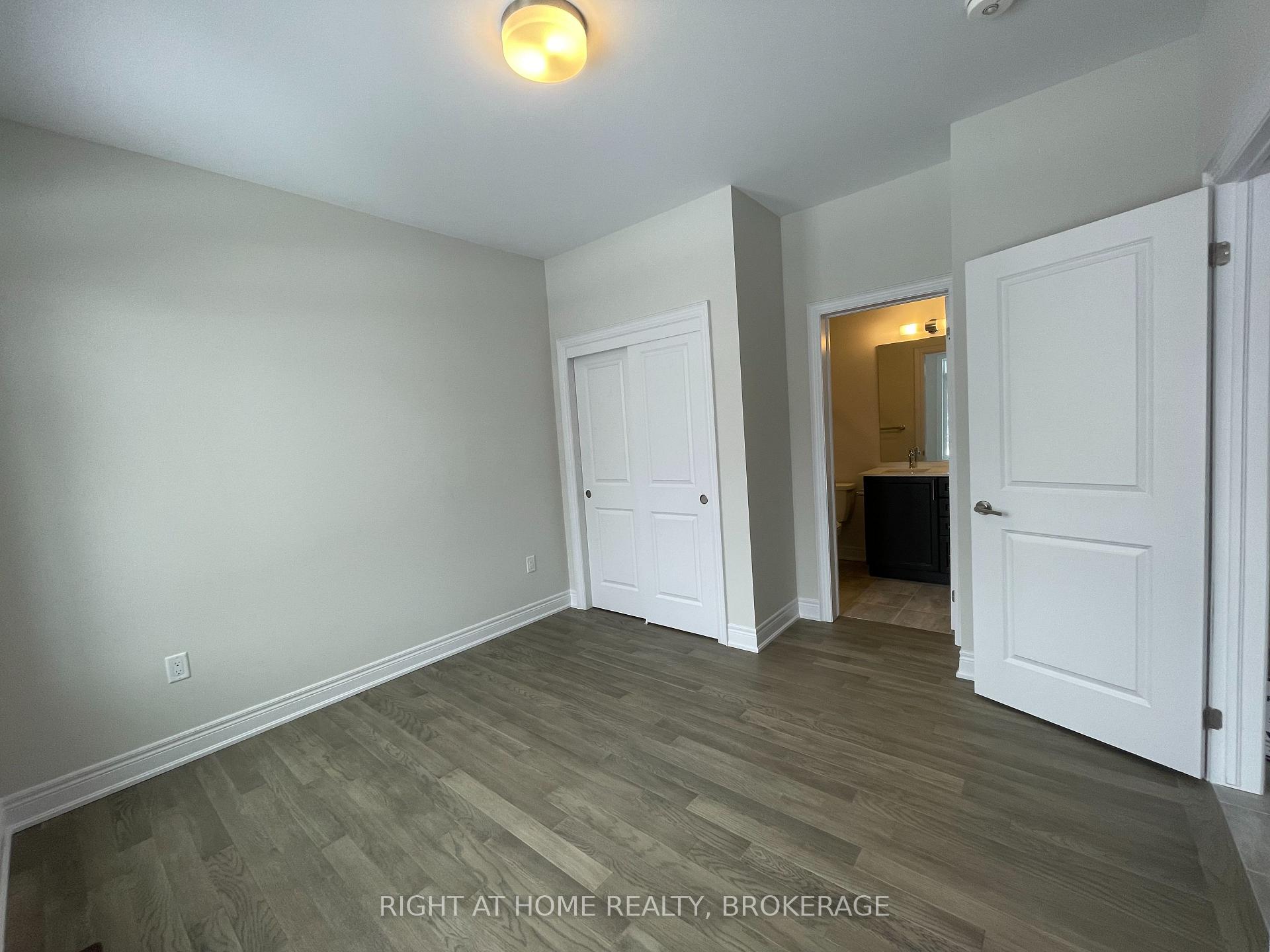 Photo 3 of 2737 Westoak Trails Boulevard, Oakville, Westmount — HOMEH