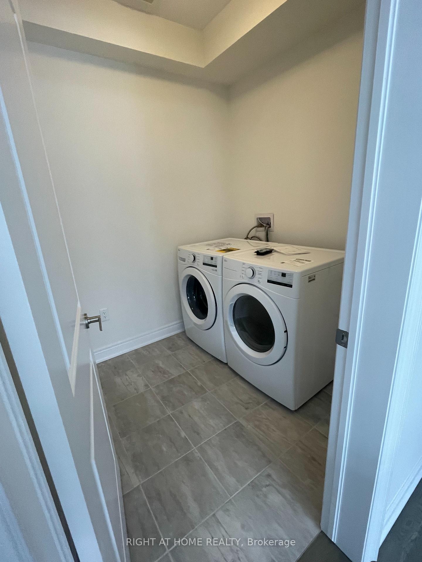 Photo 9 of 2737 Westoak Trails Boulevard, Oakville, Westmount — HOMEH