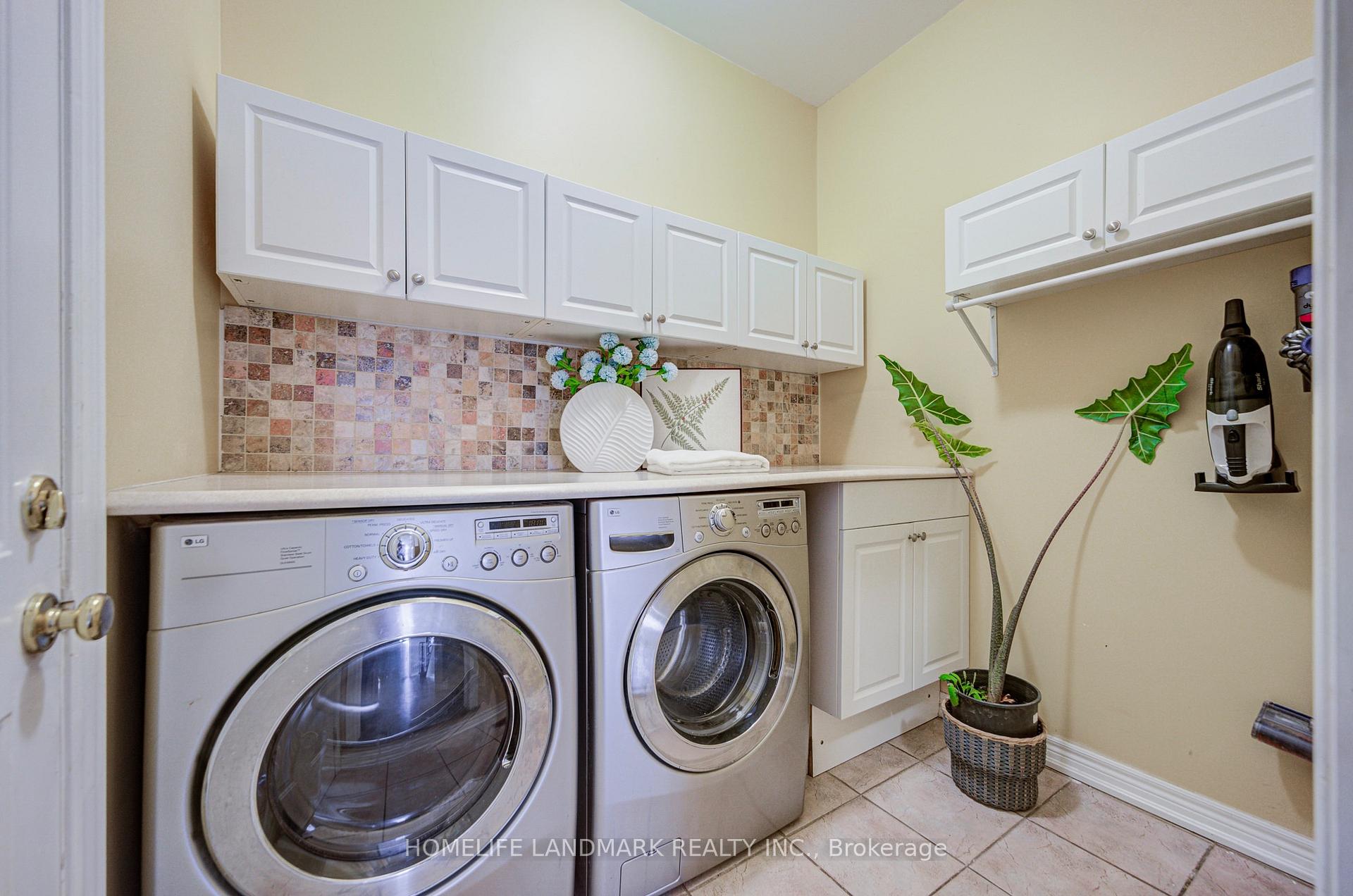 Photo 10 of 2 Kingshill Road, Richmond Hill, Oak Ridges — HOMEH