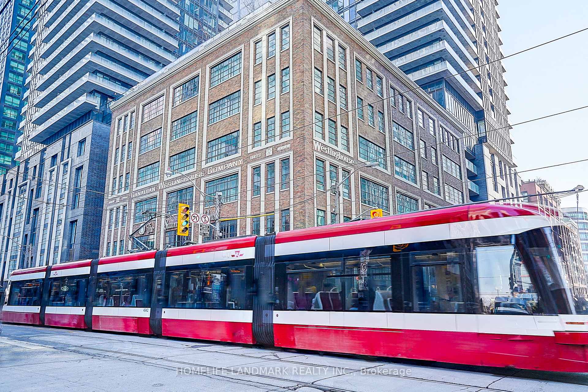 Photo 2 of Unit 702, 115 Blue Jays Way, Toronto, Waterfront Communities — HOMEH