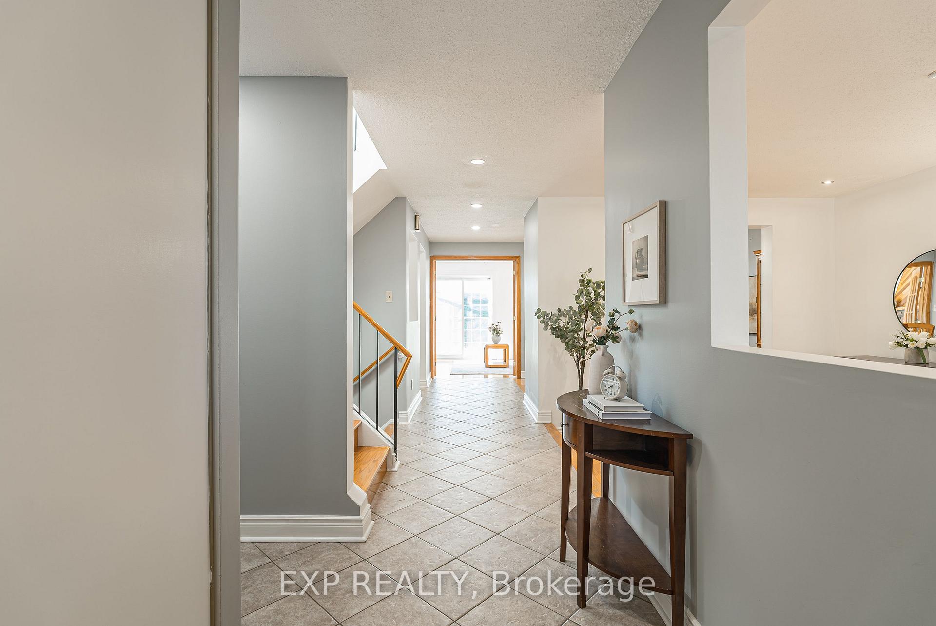 Photo 2 of 1237 Cedarcroft Crescent, Ottawa, Pineview — HOMEH