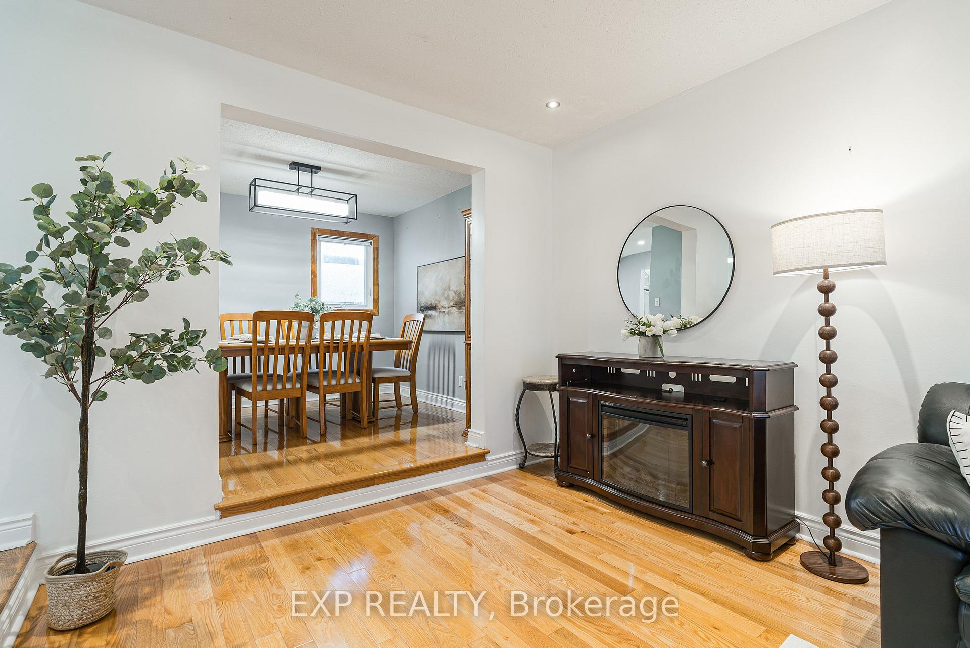 Photo 3 of 1237 Cedarcroft Crescent, Ottawa, Pineview — HOMEH