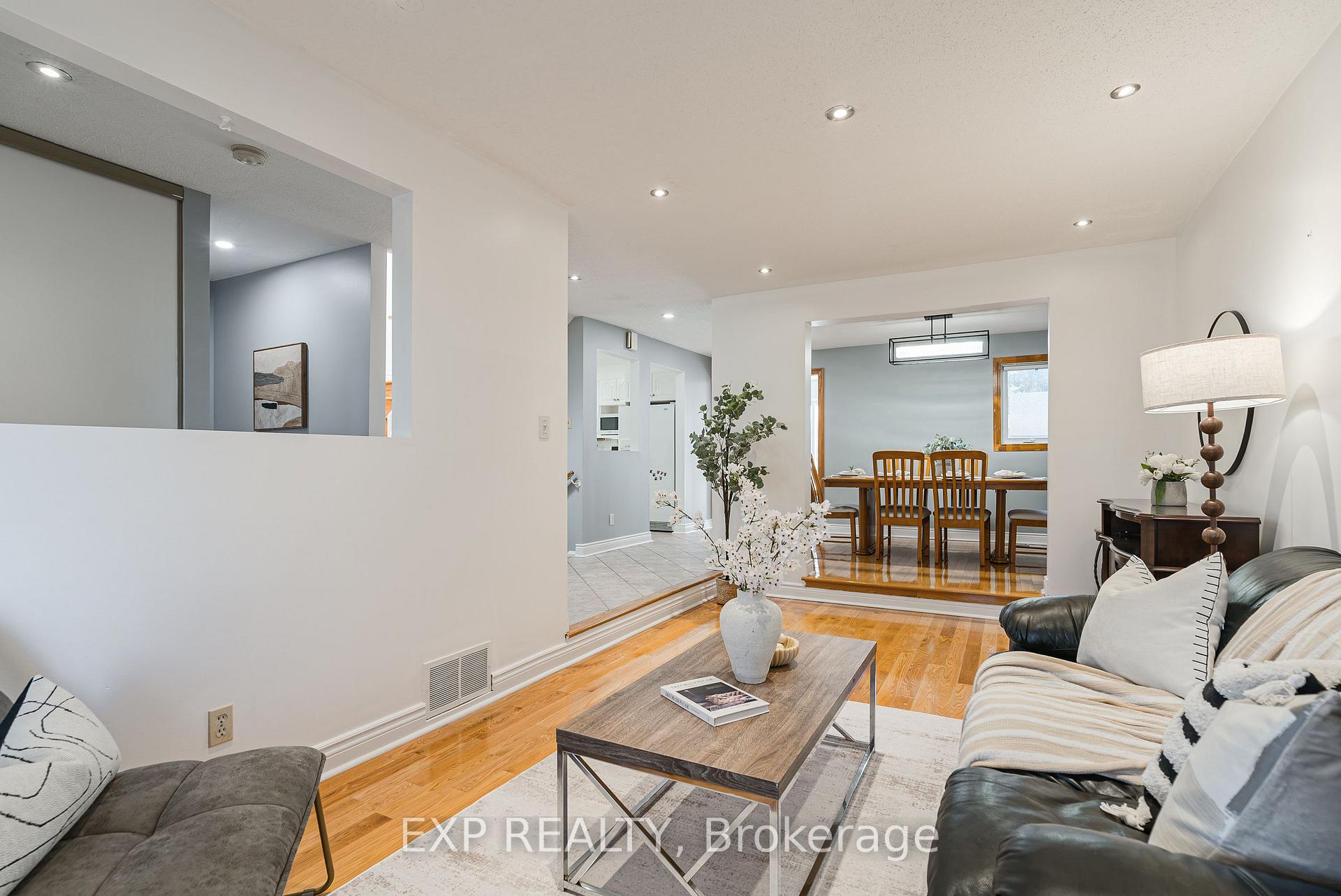 Photo 4 of 1237 Cedarcroft Crescent, Ottawa, Pineview — HOMEH
