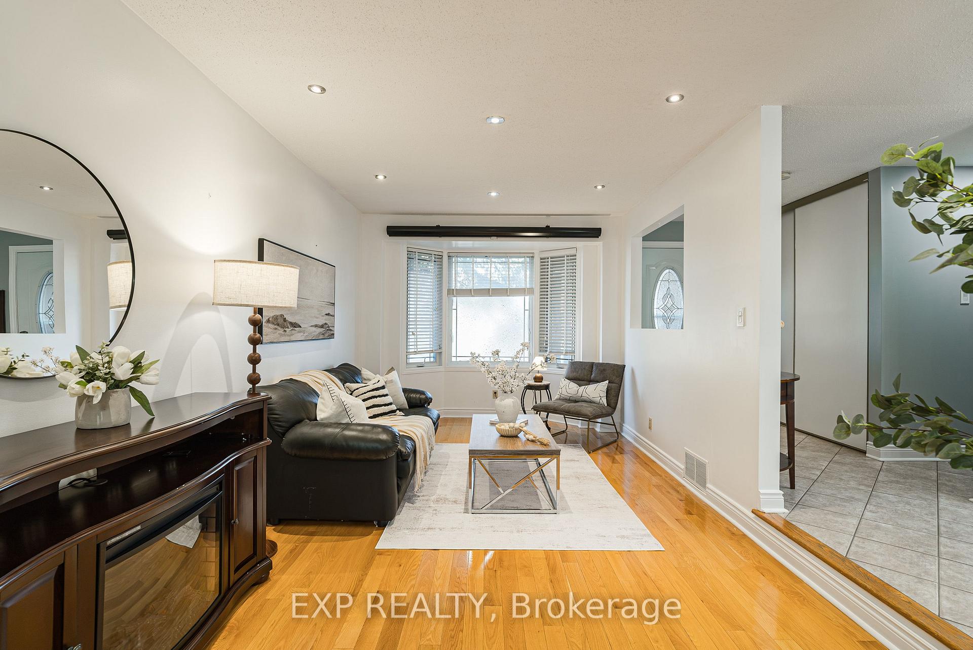 Photo 5 of 1237 Cedarcroft Crescent, Ottawa, Pineview — HOMEH