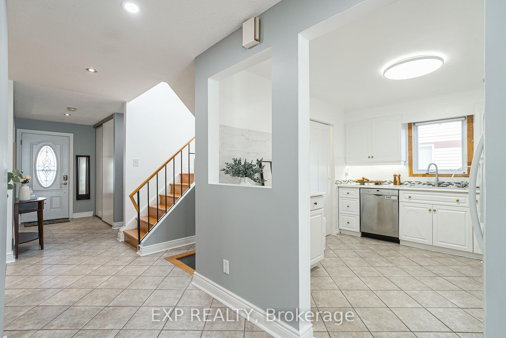 Photo 12 of 1237 Cedarcroft Crescent, Ottawa, Pineview — HOMEH