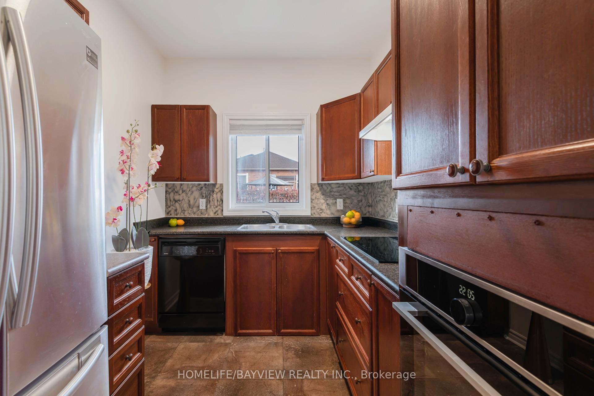 Photo 7 of 126 Raymond Crescent, Barrie, Painswick South — HOMEH