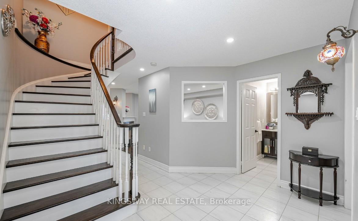 Photo 3 of 5103 Silverwater Mill Crescent, Mississauga, East Credit — HOMEH