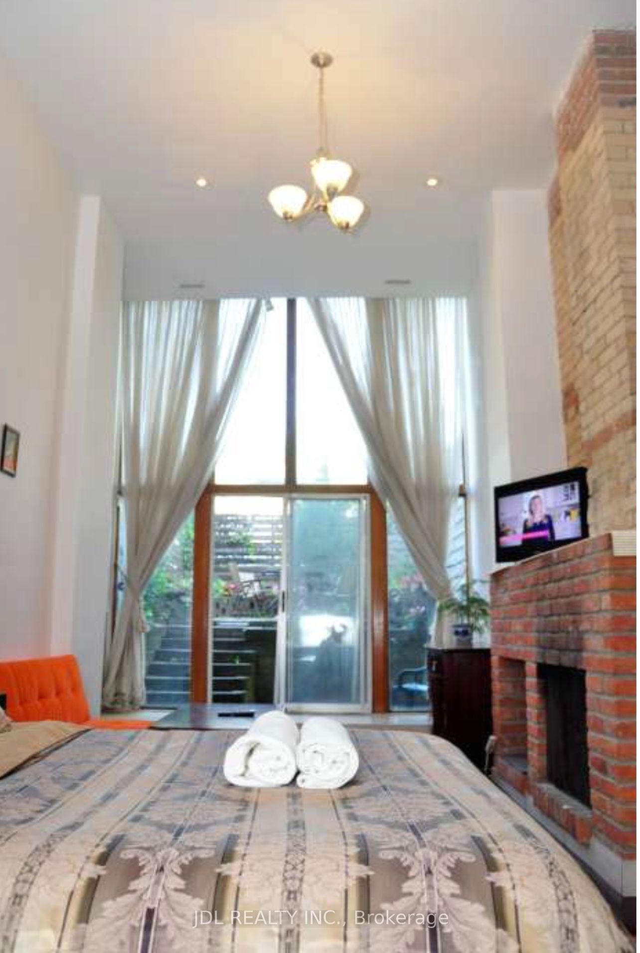 Photo 2 of Unit masterbedroomA main floor, 118 Shuter St Street, Toronto, Moss Park — HOMEH