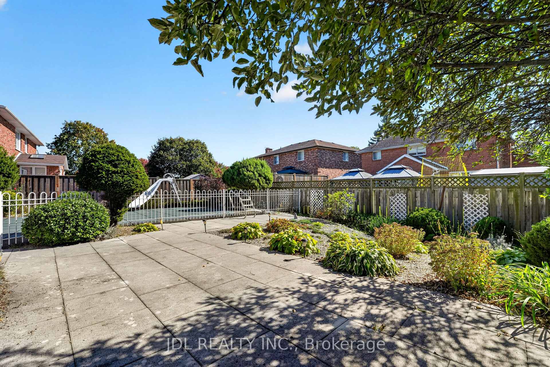 Photo 11 of 6240 Moretta Drive, Niagara Falls, Stamford — HOMEH