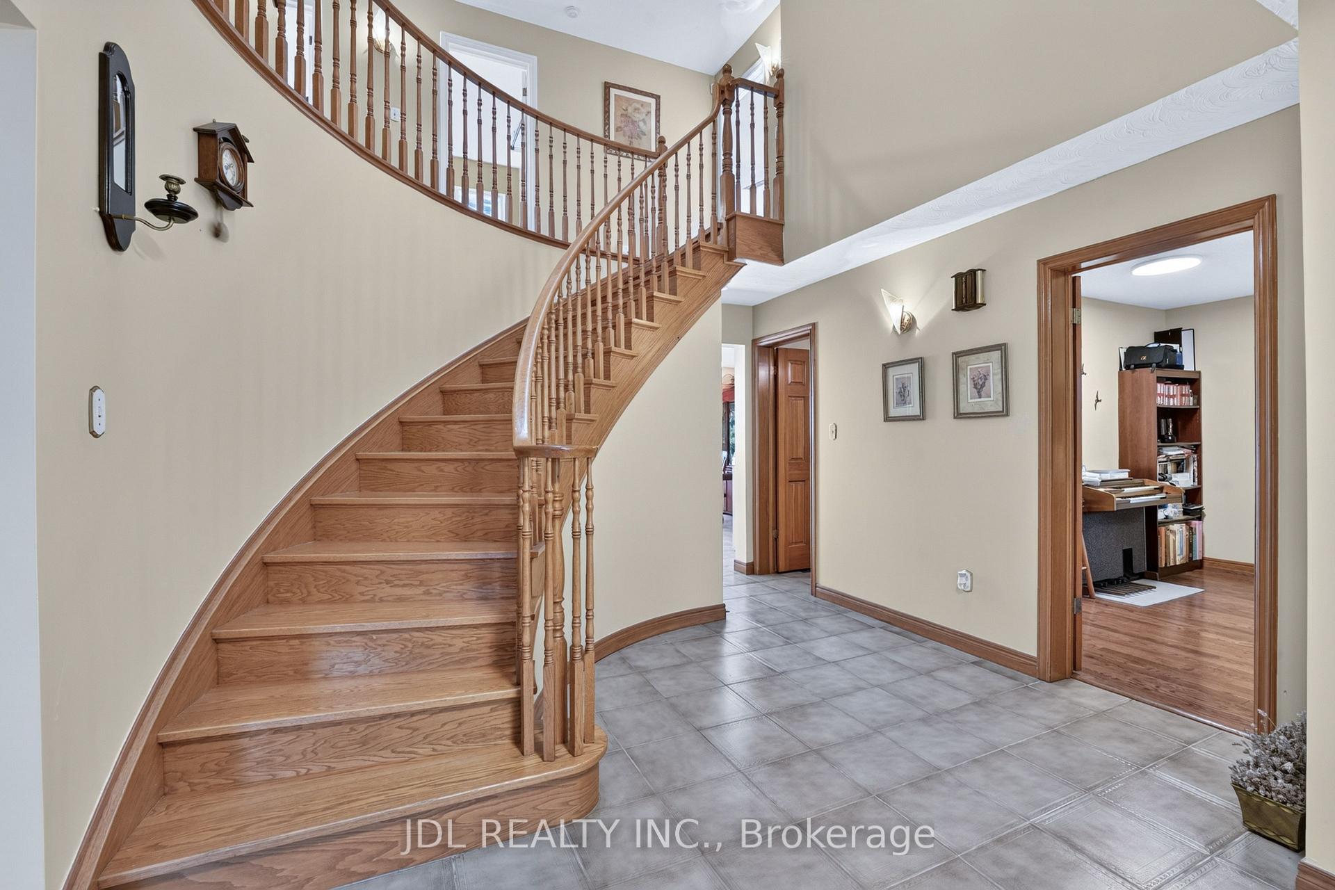 Photo 21 of 6240 Moretta Drive, Niagara Falls, Stamford — HOMEH