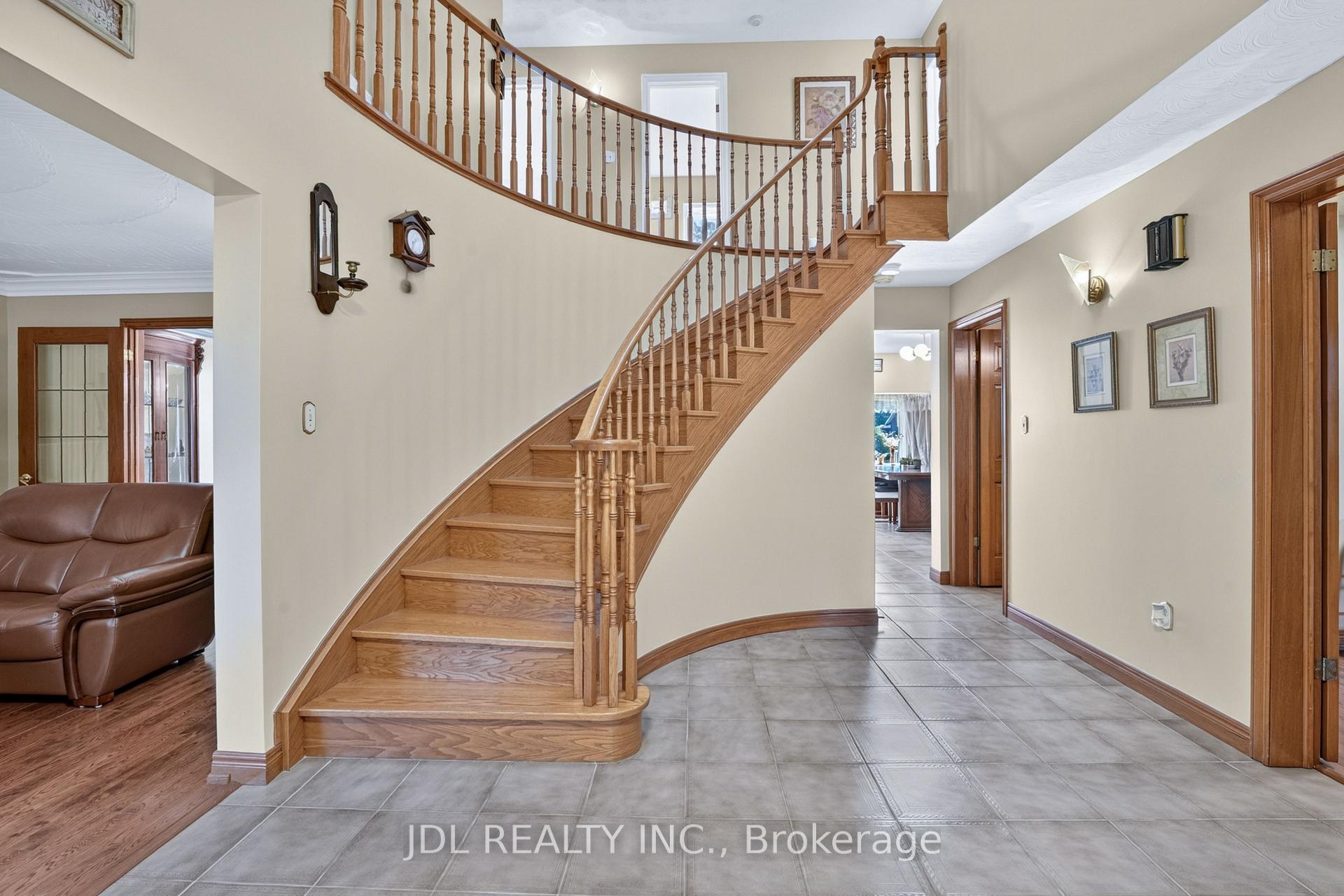 Photo 22 of 6240 Moretta Drive, Niagara Falls, Stamford — HOMEH