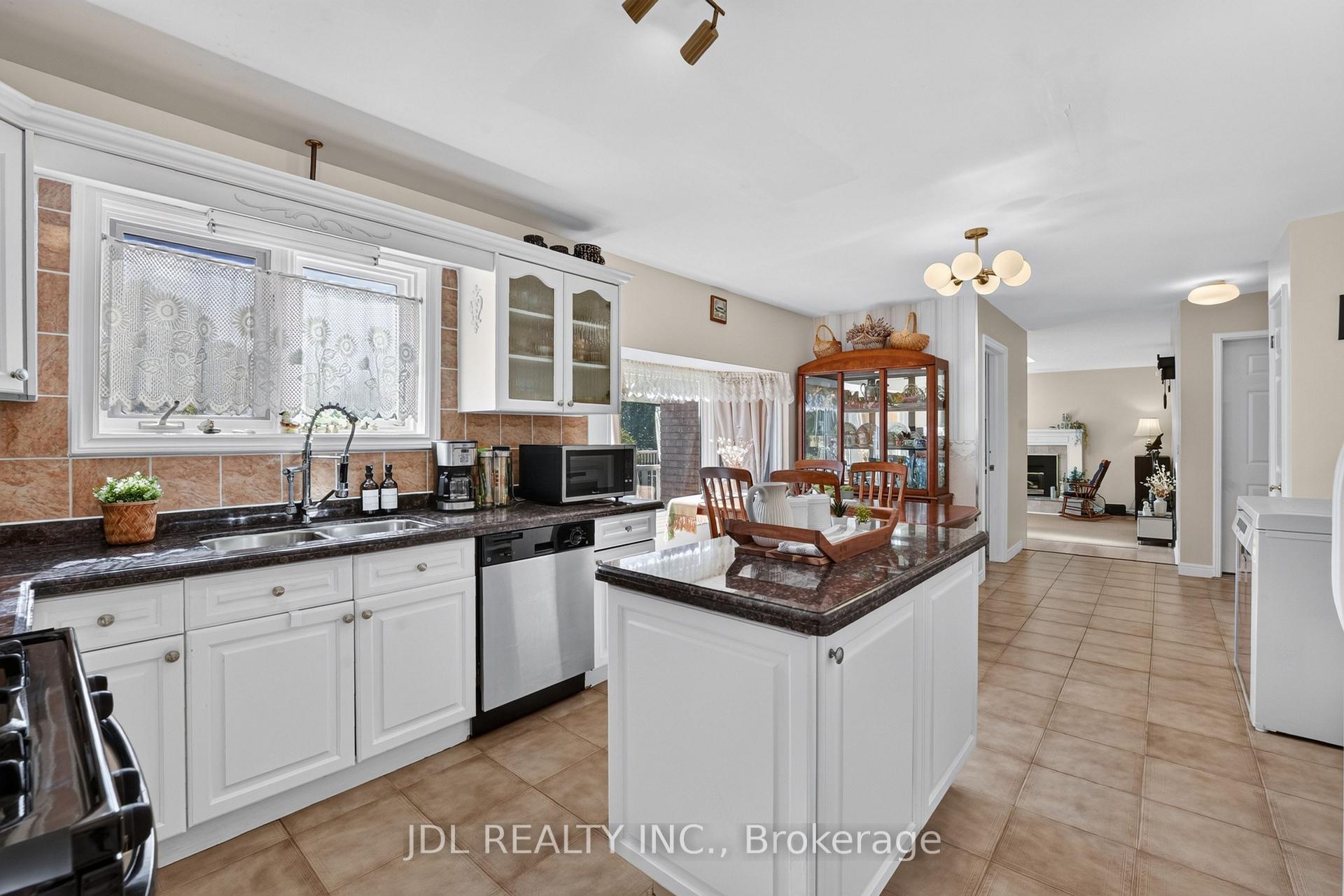 Photo 27 of 6240 Moretta Drive, Niagara Falls, Stamford — HOMEH