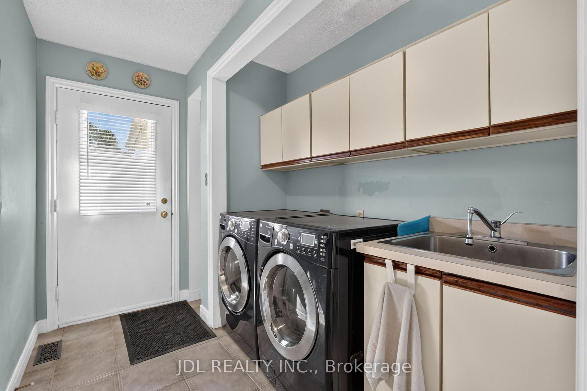 Photo 31 of 6240 Moretta Drive, Niagara Falls, Stamford — HOMEH