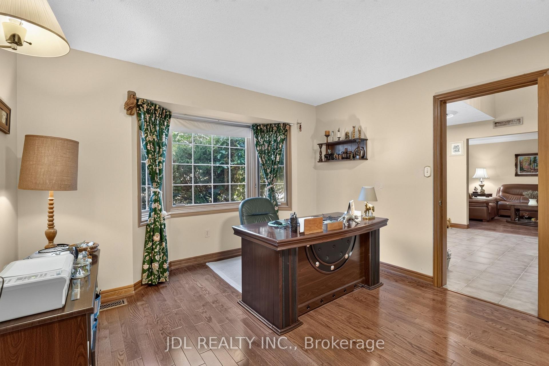 Photo 32 of 6240 Moretta Drive, Niagara Falls, Stamford — HOMEH