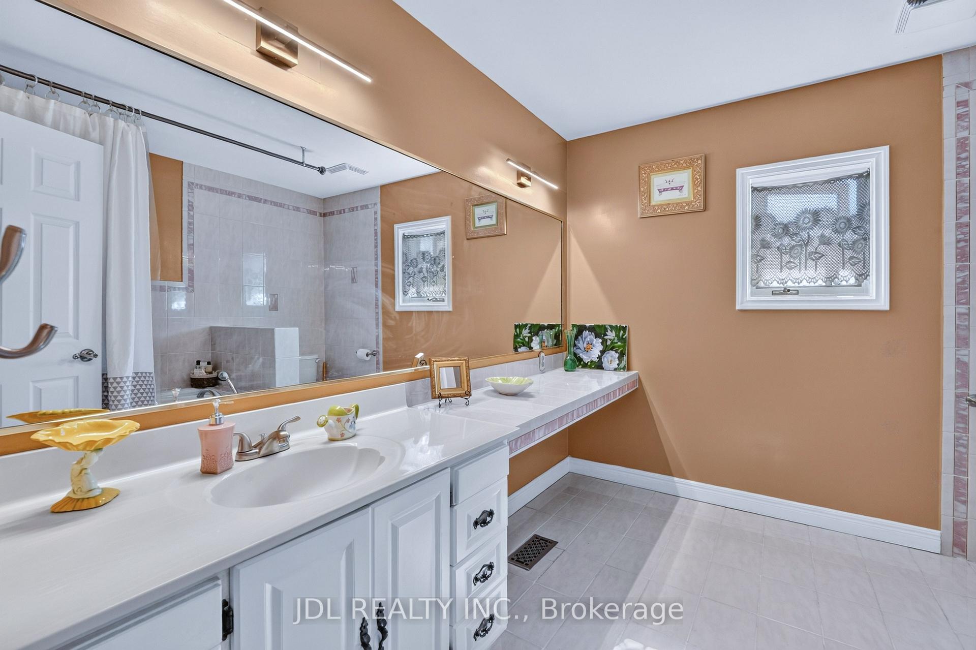 Photo 37 of 6240 Moretta Drive, Niagara Falls, Stamford — HOMEH